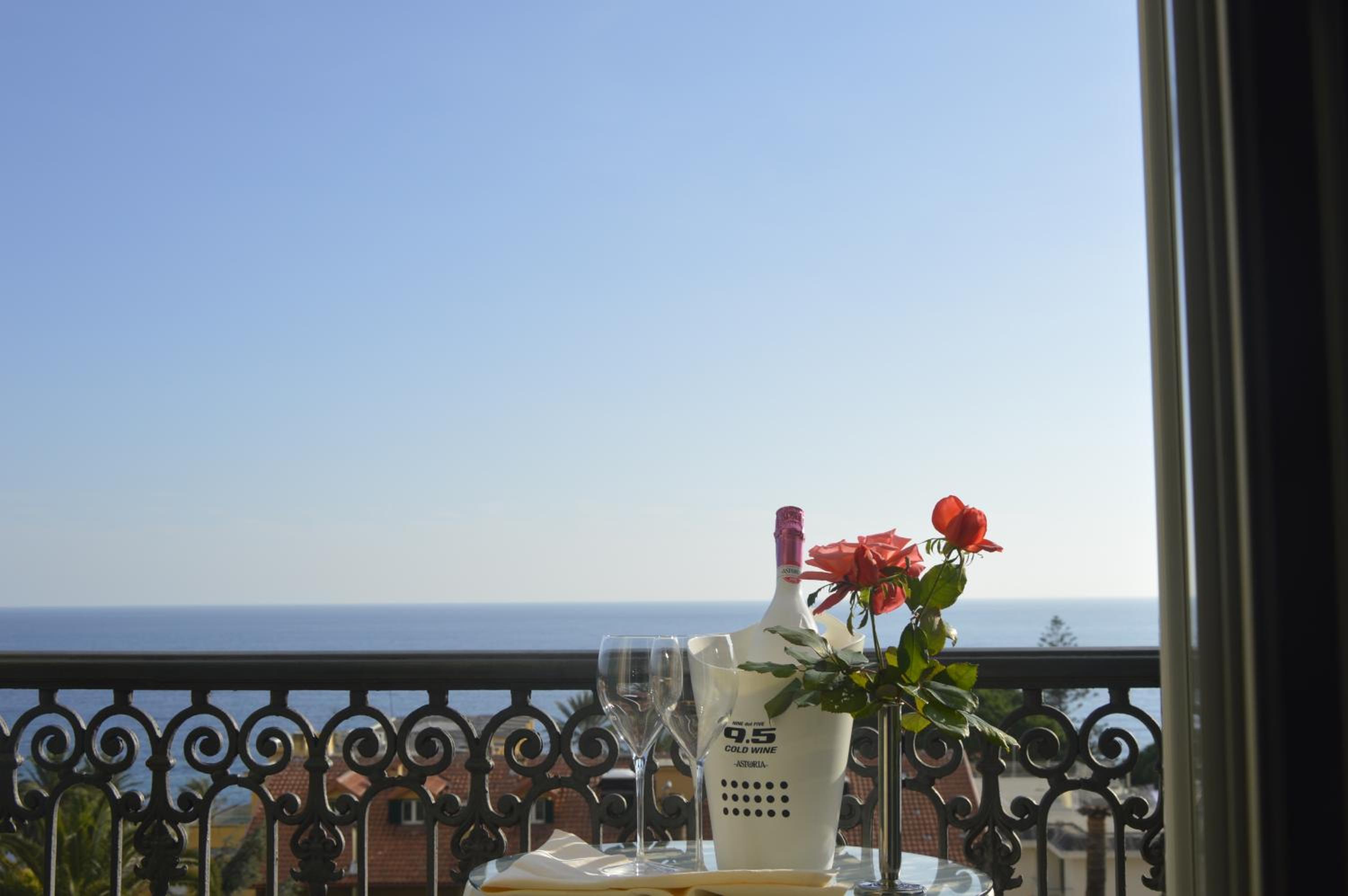 Double Room with Sea View - Photo 7