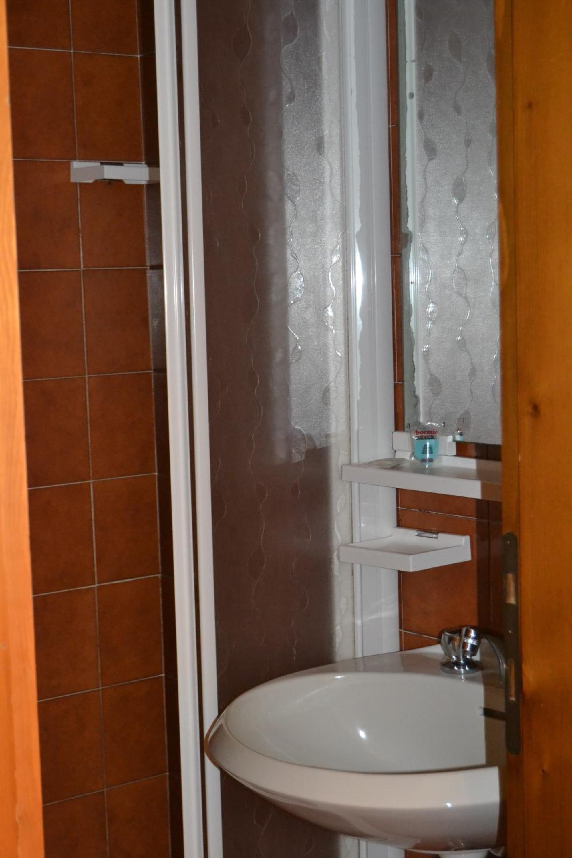 One-Bedroom Apartment (4 Adults) - Photo 3