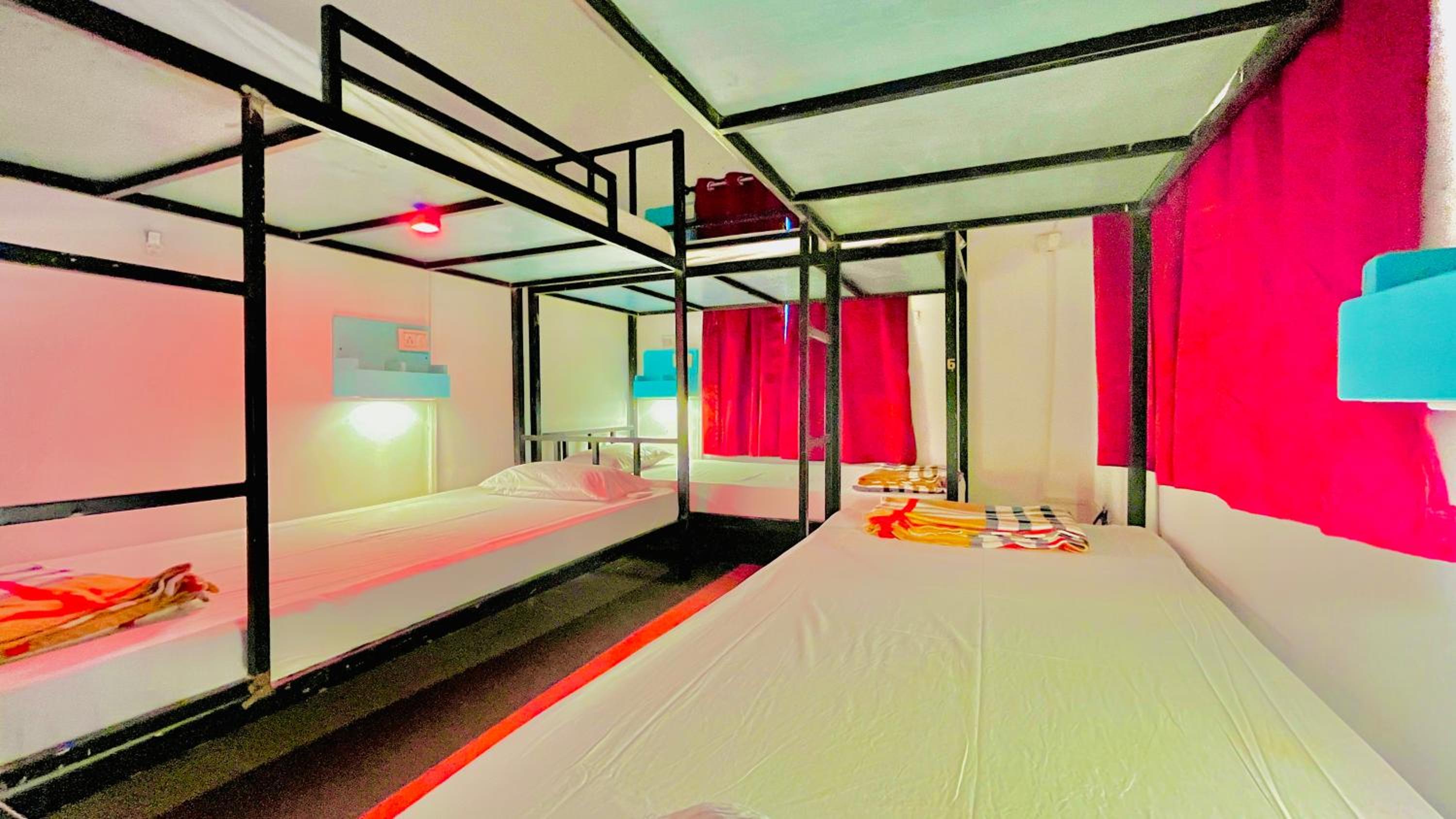 Bed in 6-Bed Mixed Dormitory Room photo 1