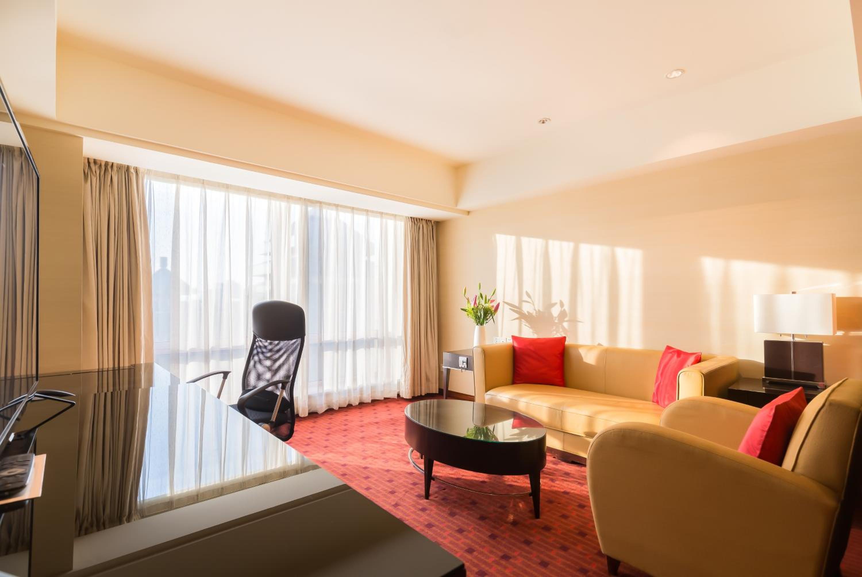 Executive Suite - Photo 3