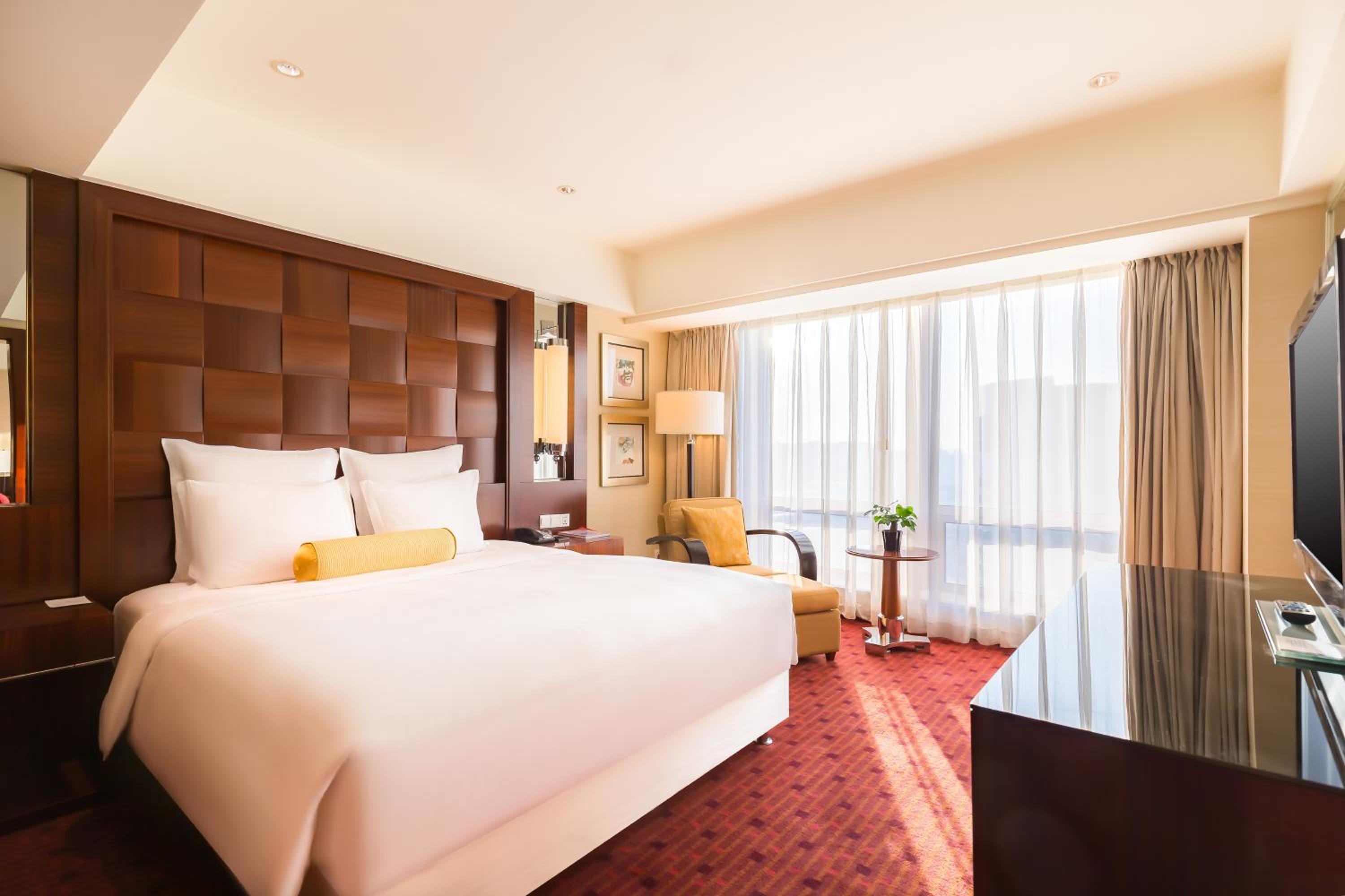 Executive Suite - Photo 4