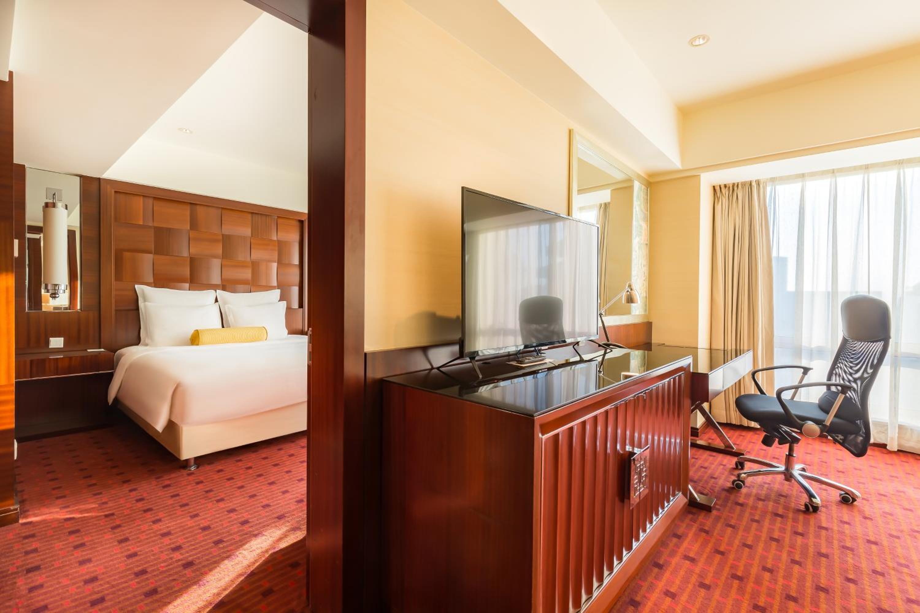 Executive Suite - Photo 1