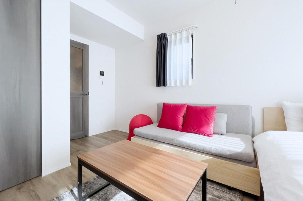 One-Bedroom Apartment photo 1