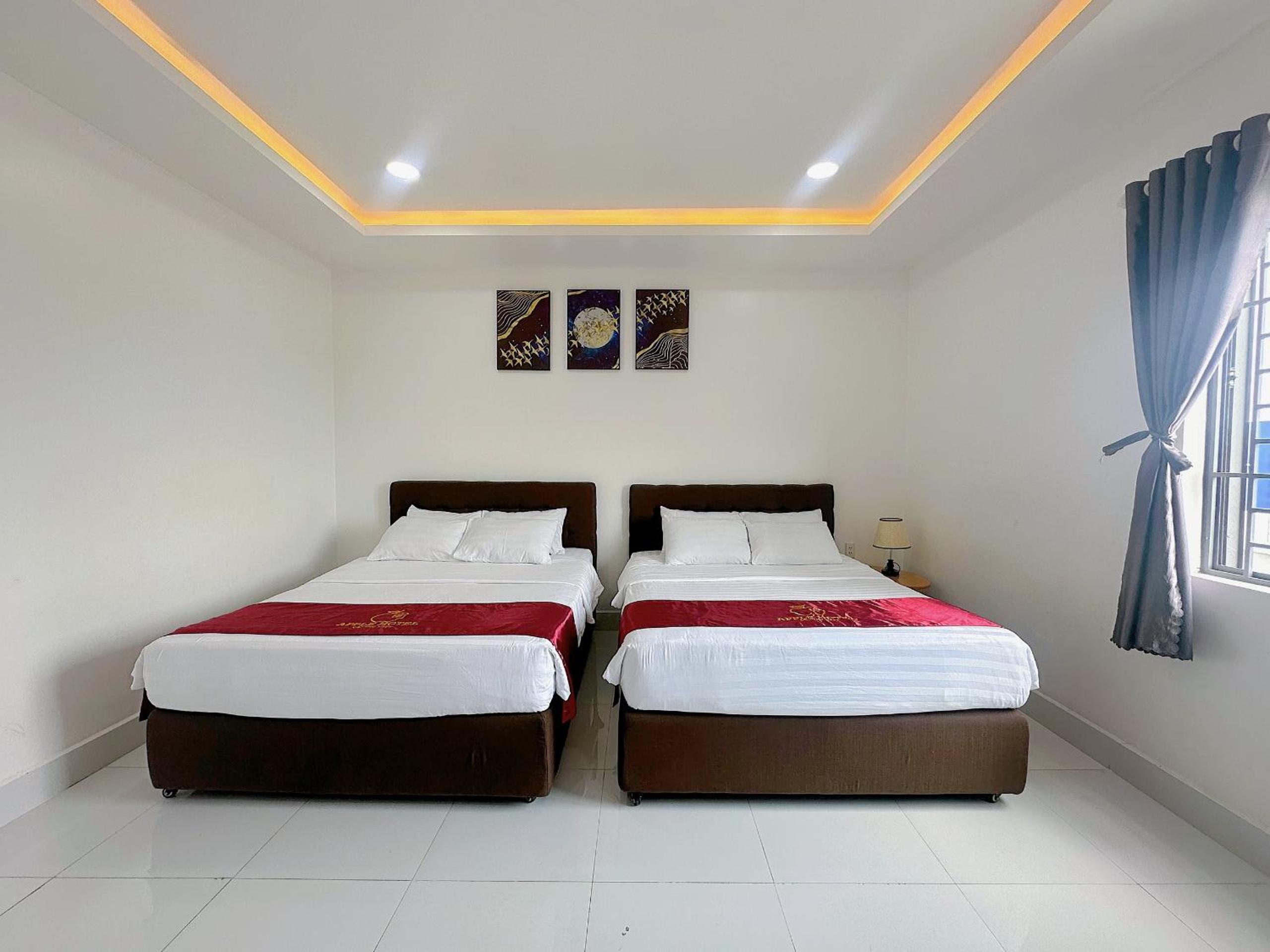 Family Room - Photo 6