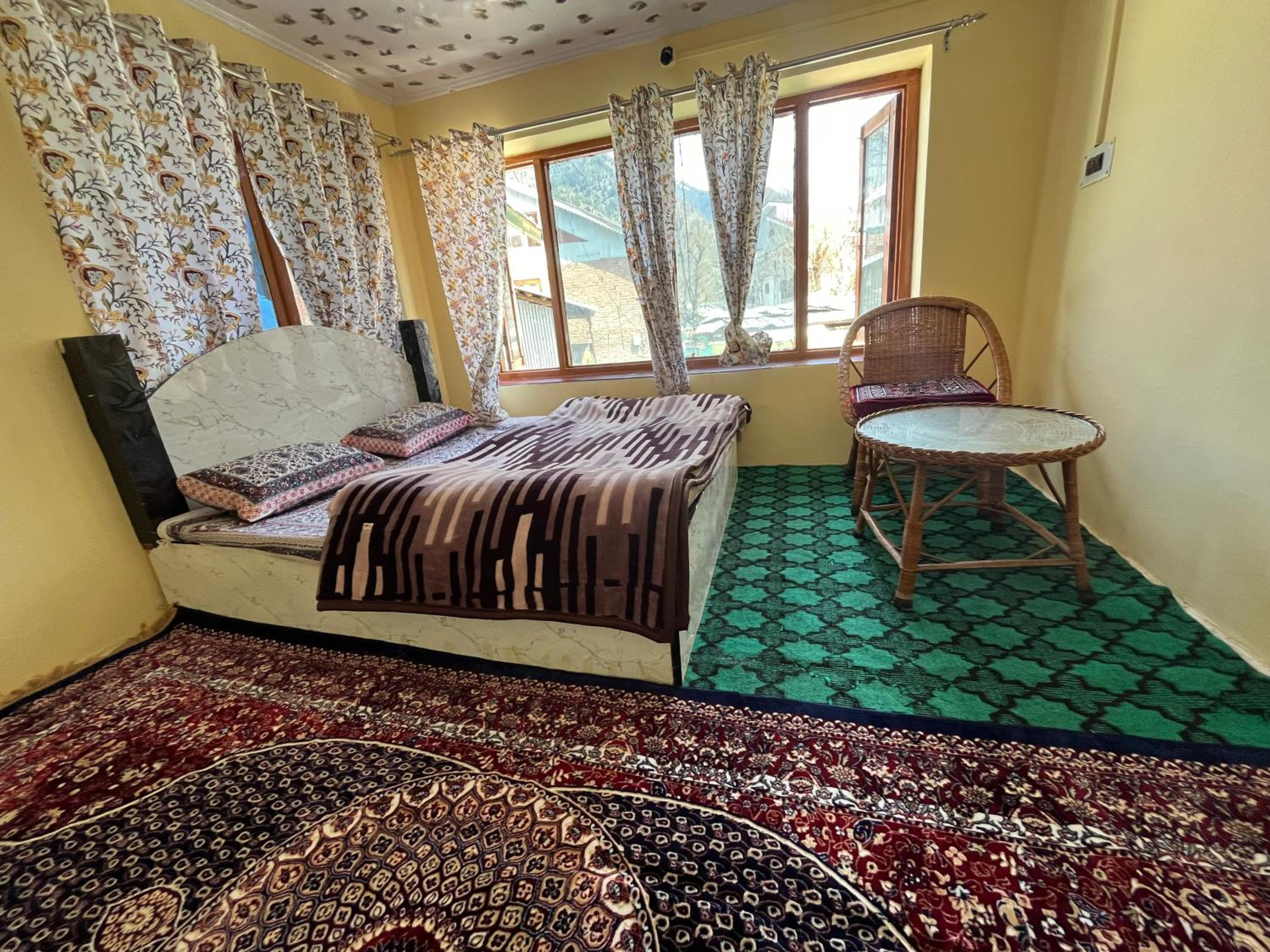 Deluxe Room (2 Adults + 1 Child) photo 2