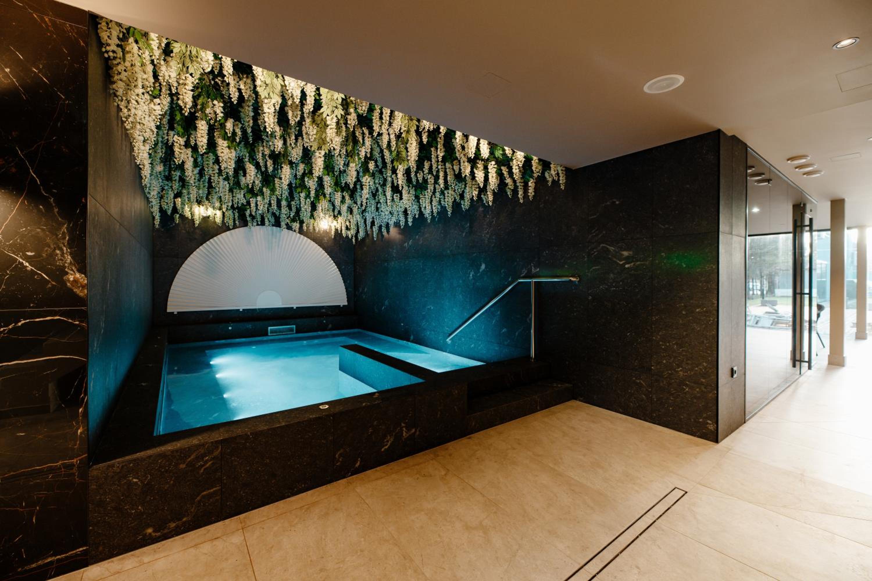 Double or Twin Room with Spa Access - Photo 7