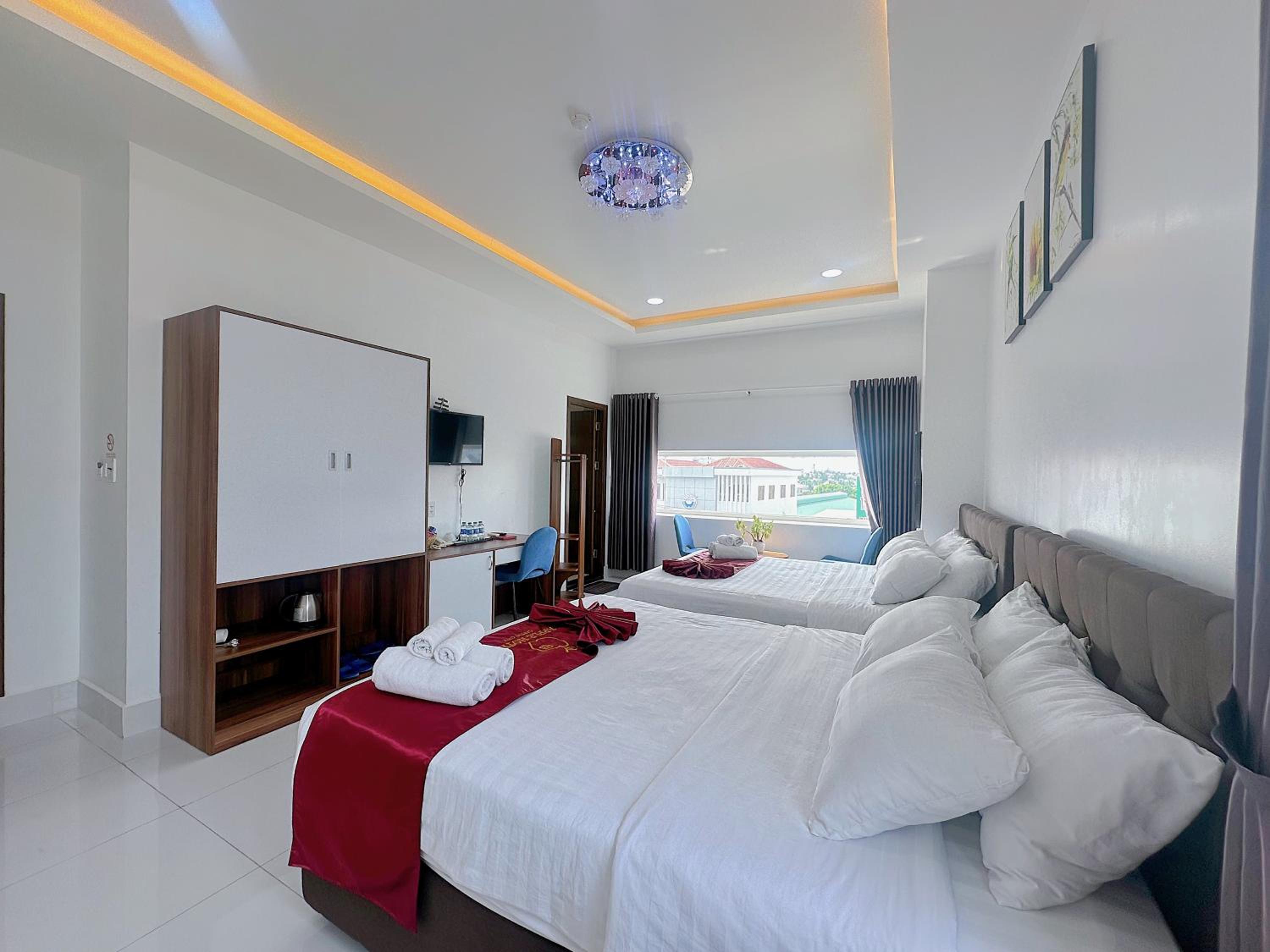 Deluxe Family Room - Photo 2