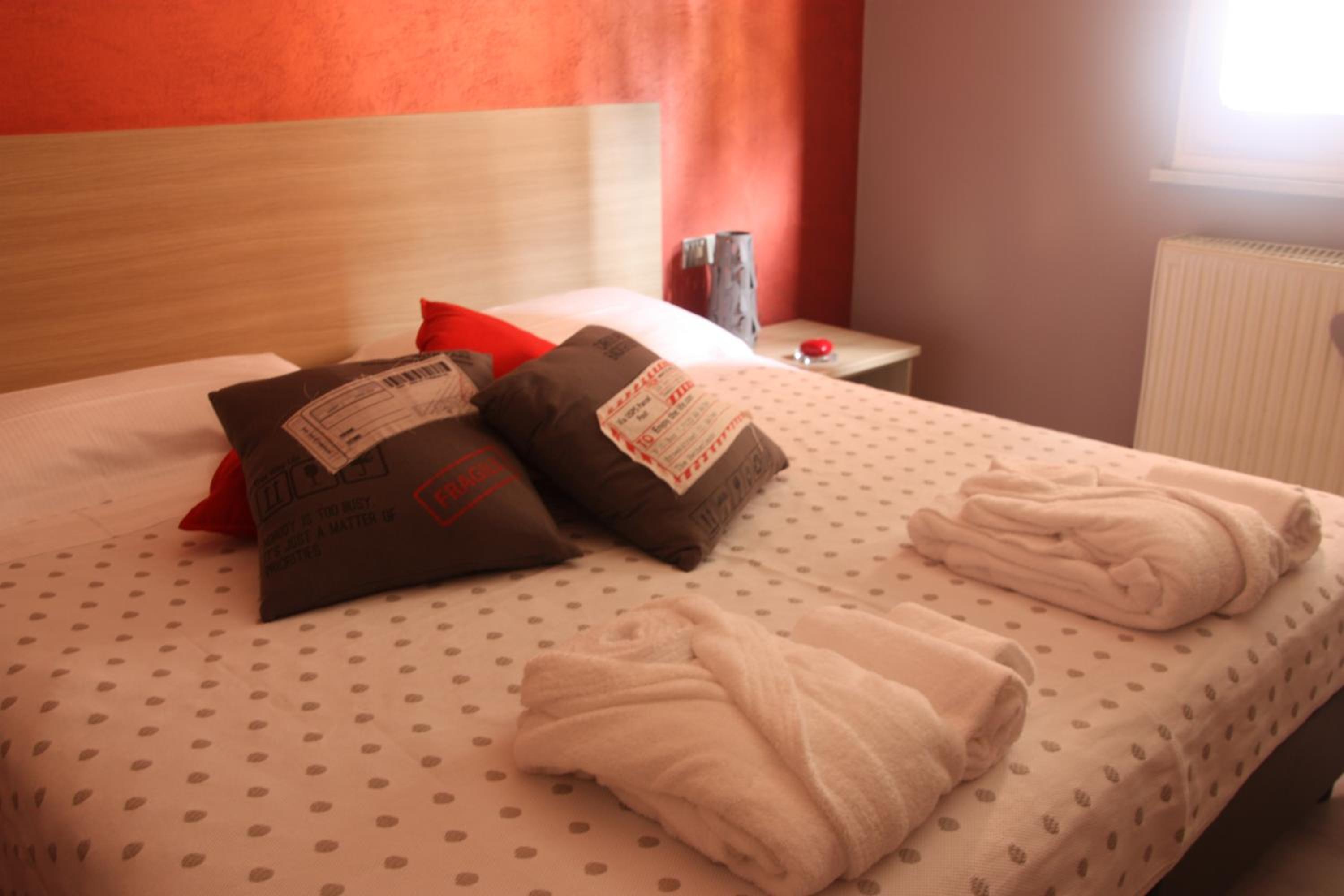 Double Room - Photo 9