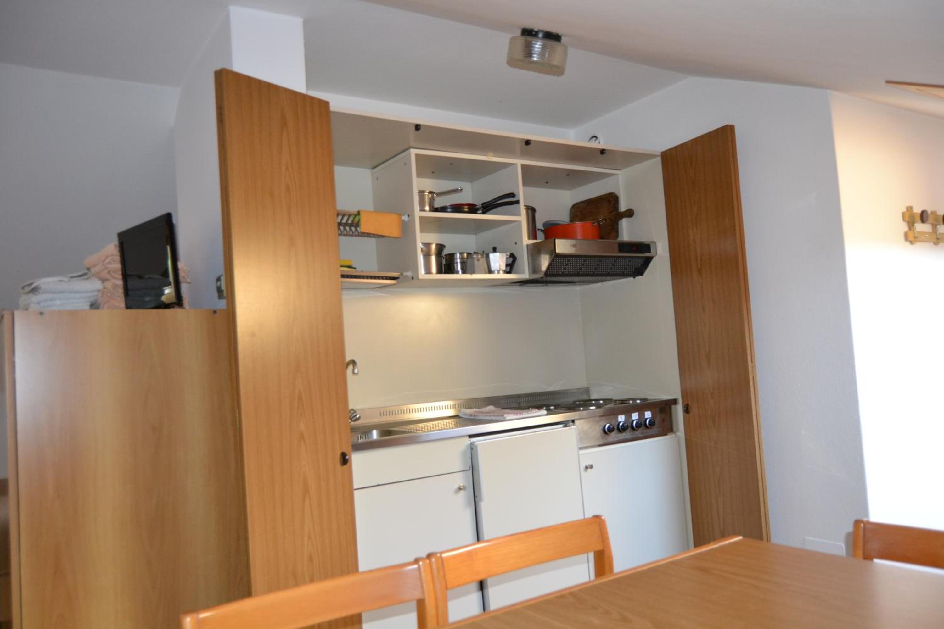 Large Studio - Attic - Photo 11
