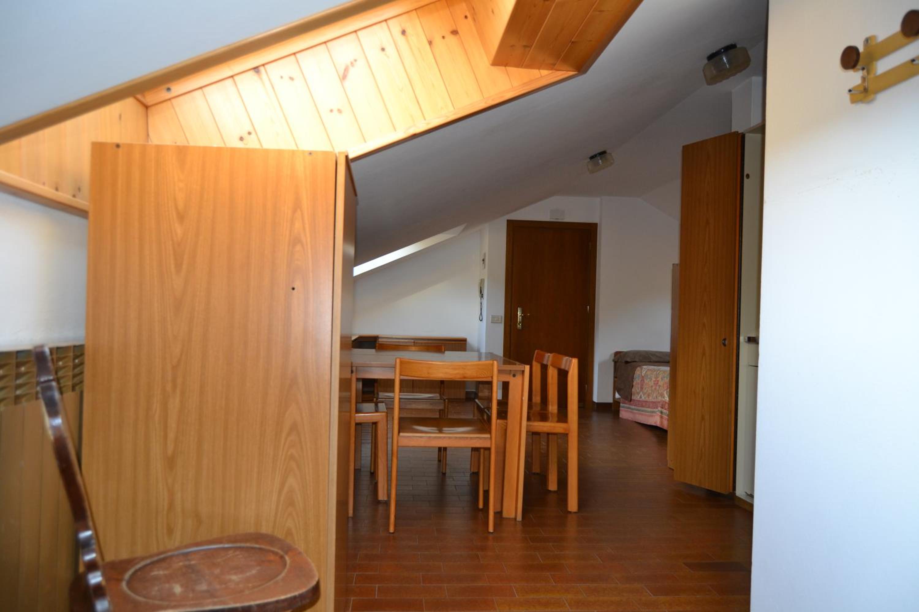 Large Studio - Attic - Photo 18