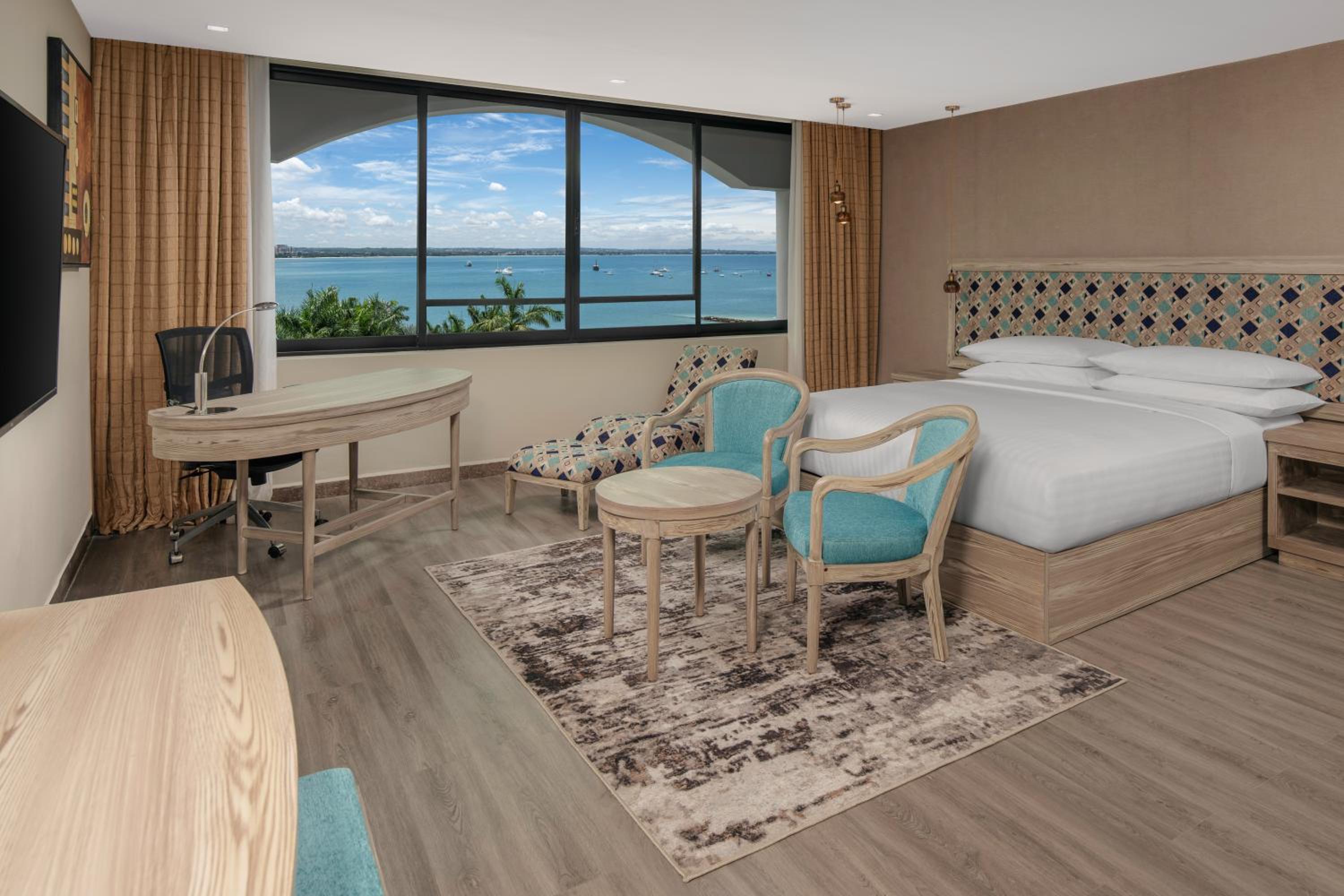 Superior King Room with Ocean View - Photo 1