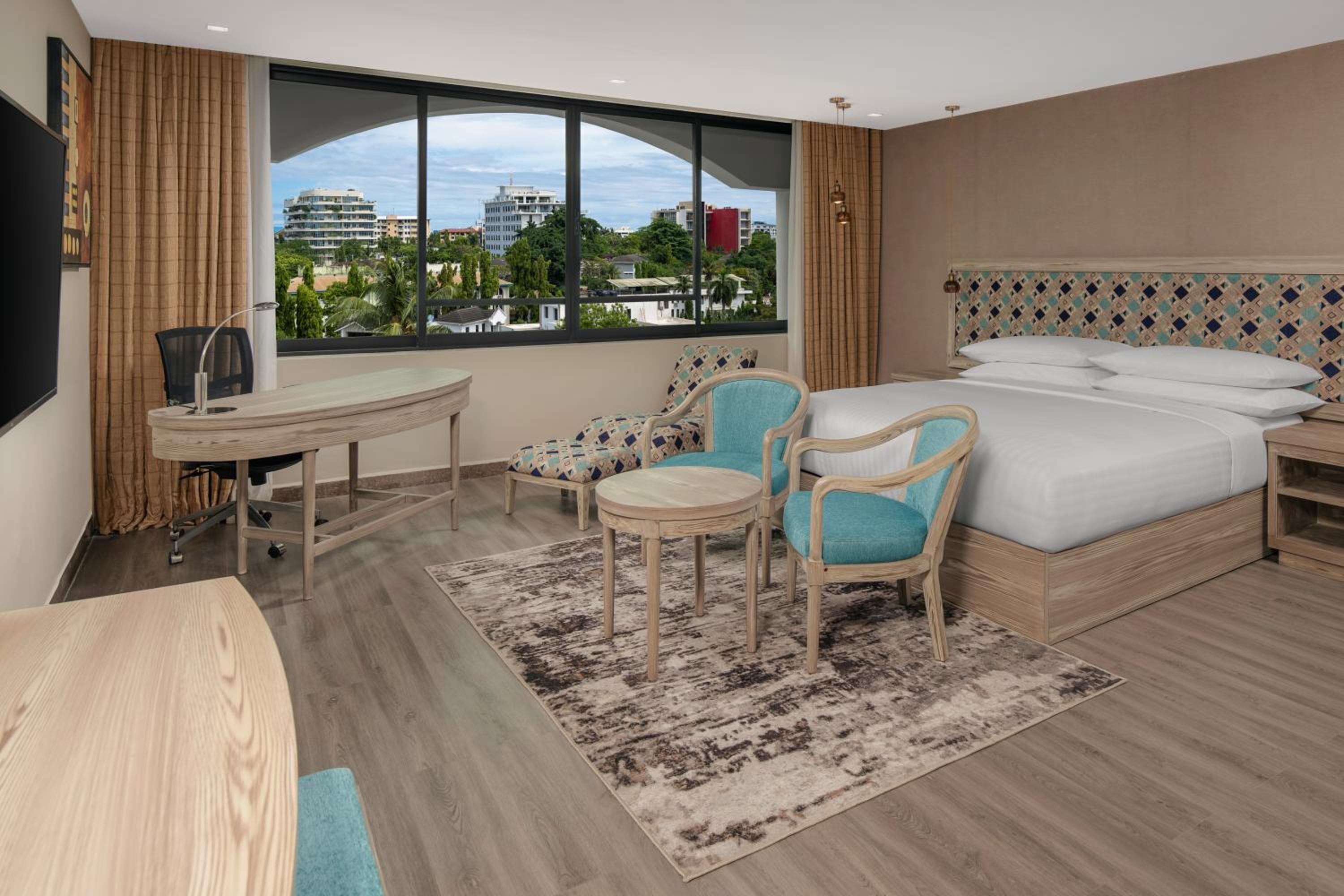 Premium King Suite with City View