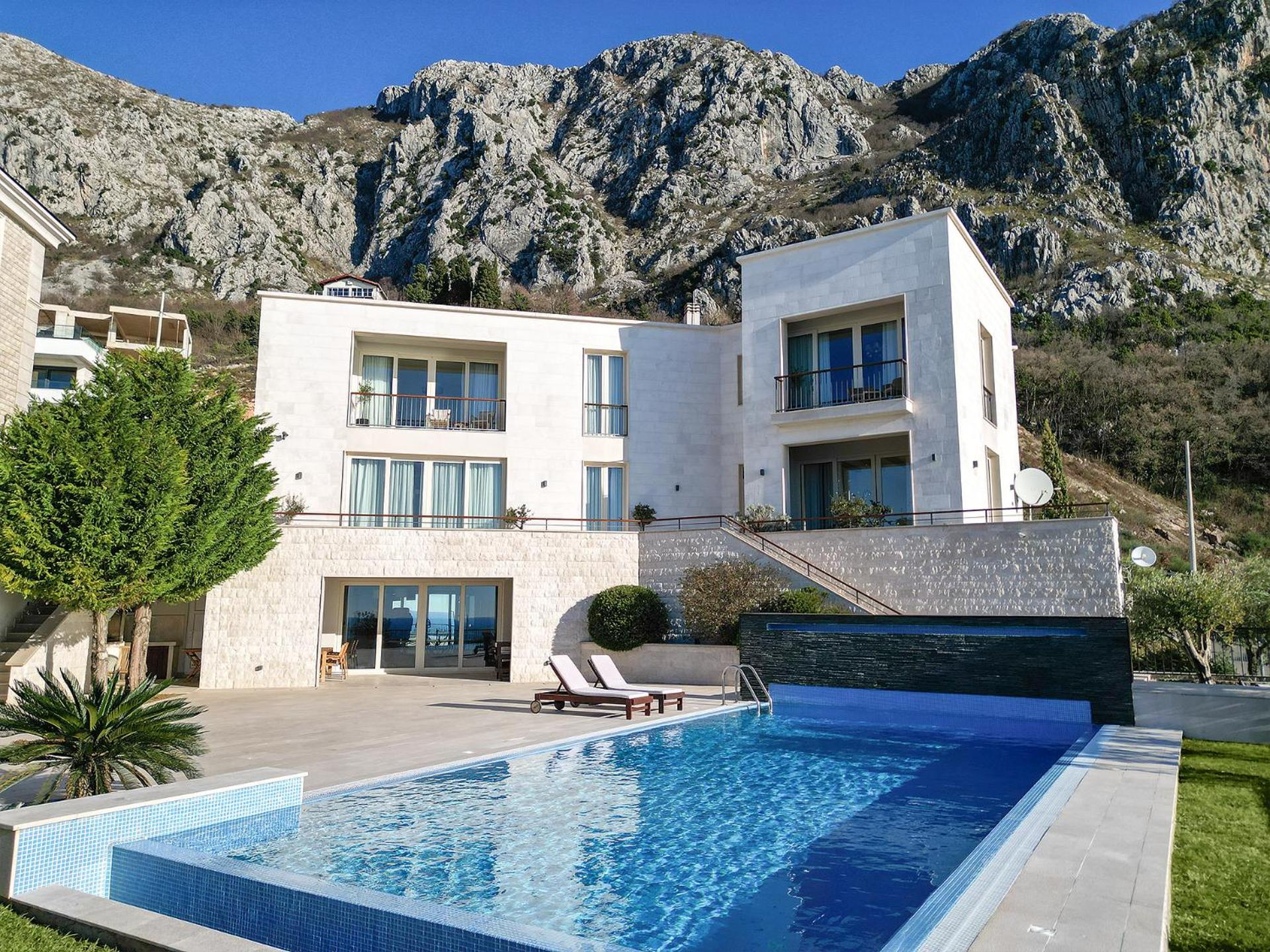 Deluxe Villa photo 2