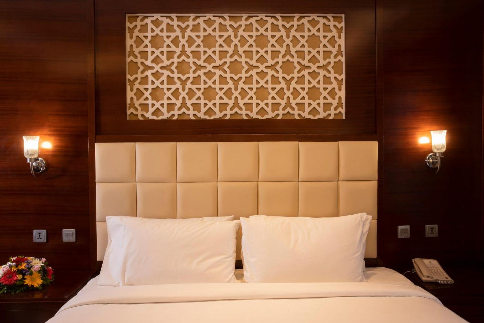 Standard King Room - Photo 5