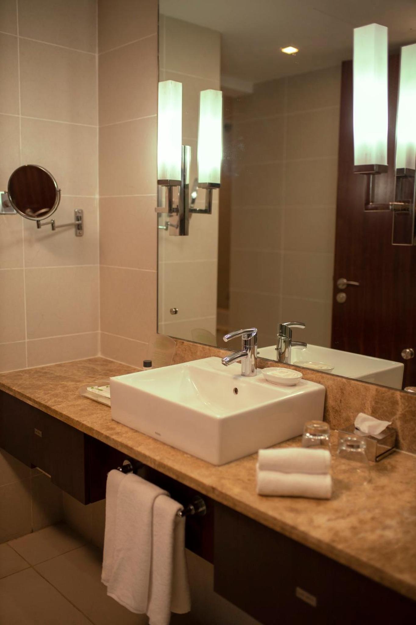Standard King Room - High Floor - Photo 7