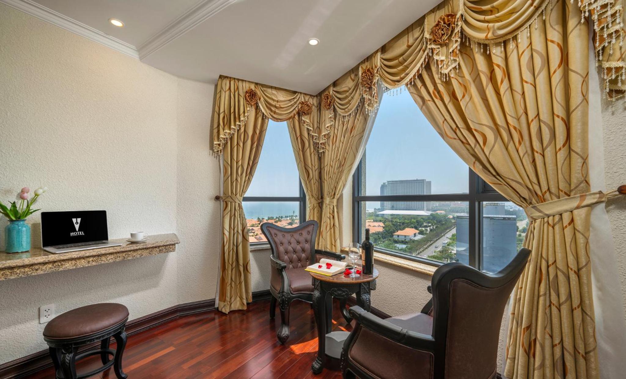 Premier Double Room with Ocean and Mountain View - Photo 4