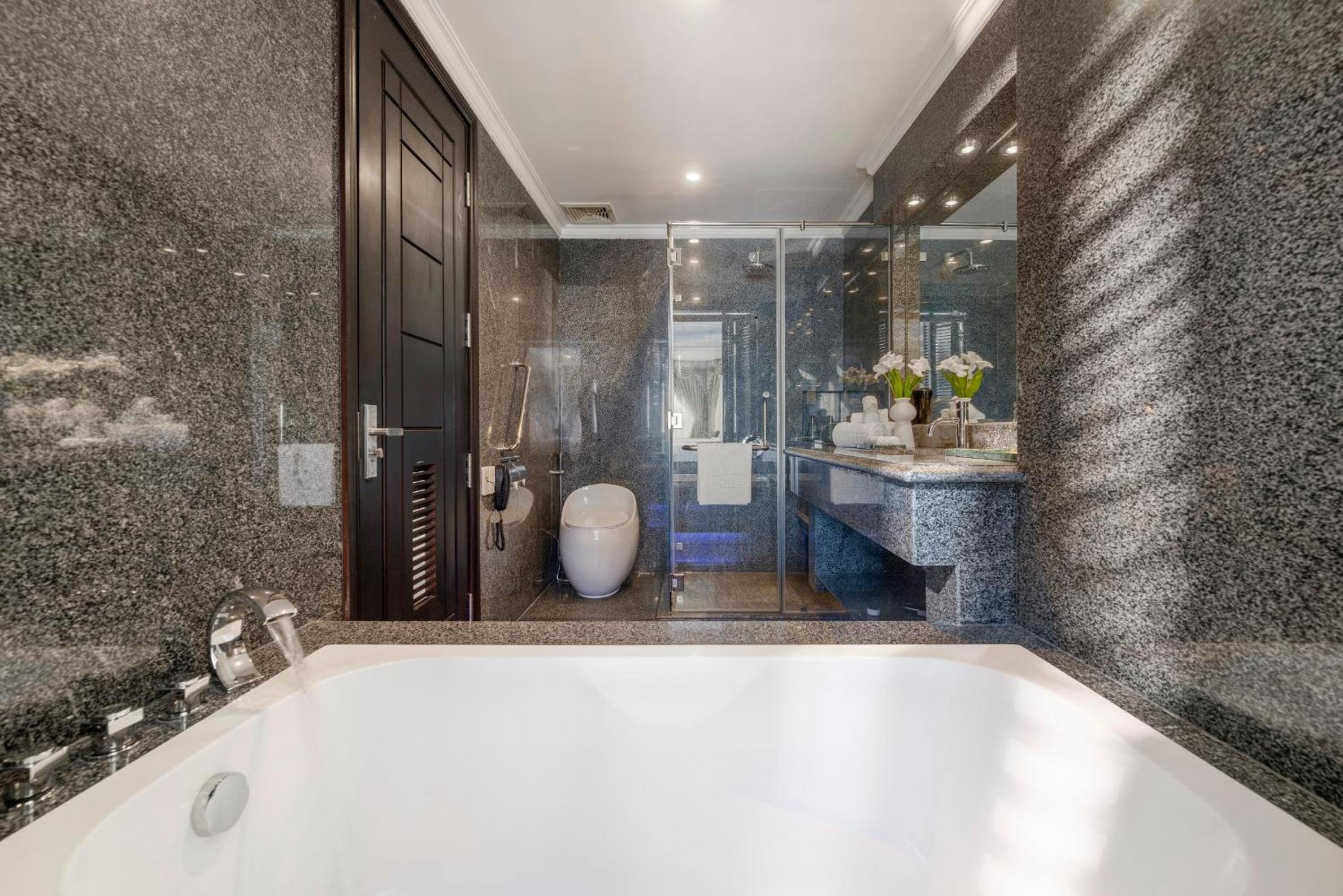 Premier Double Room with Ocean and Mountain View - Photo 7