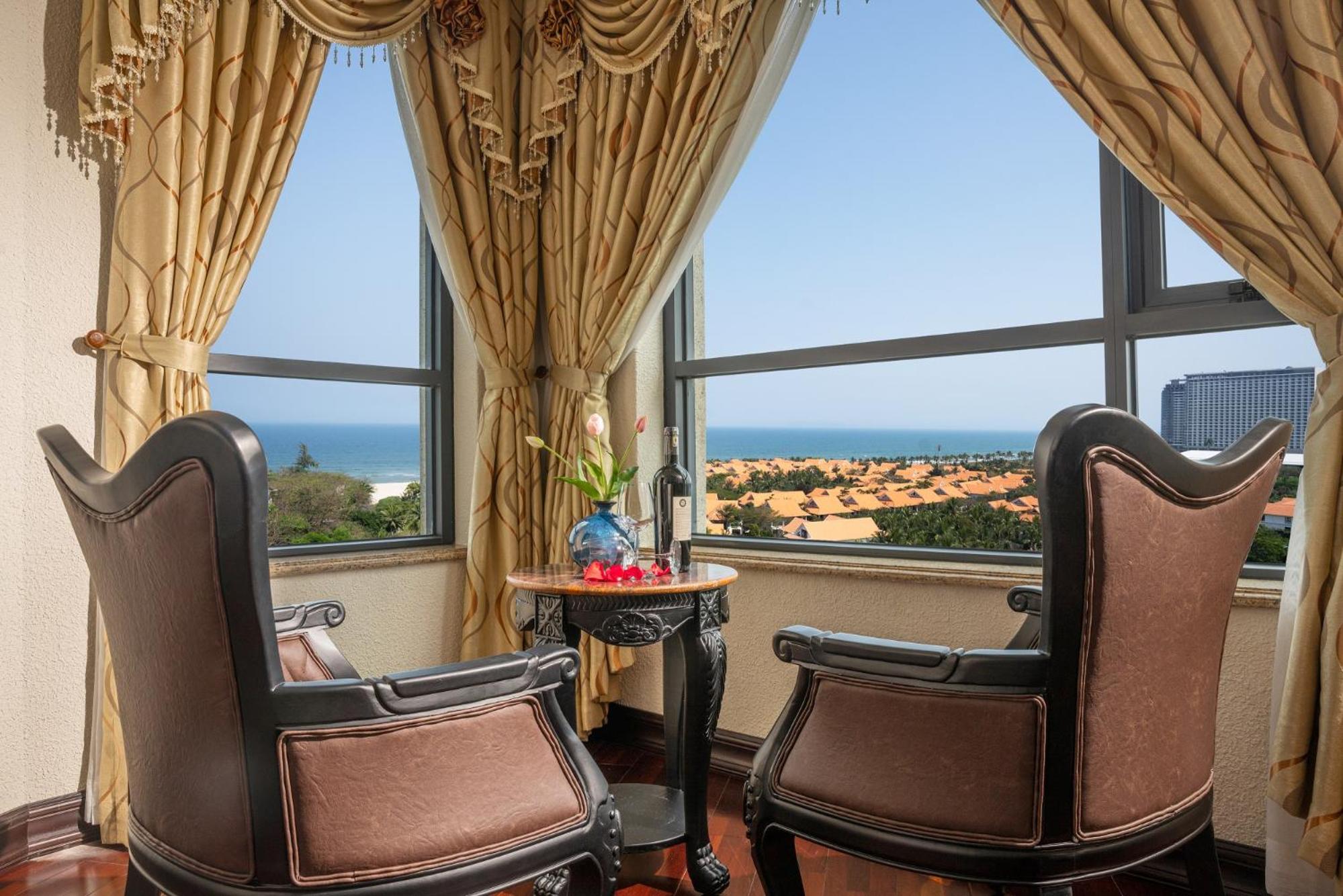 Premier Double Room with Ocean and Mountain View - Photo 6