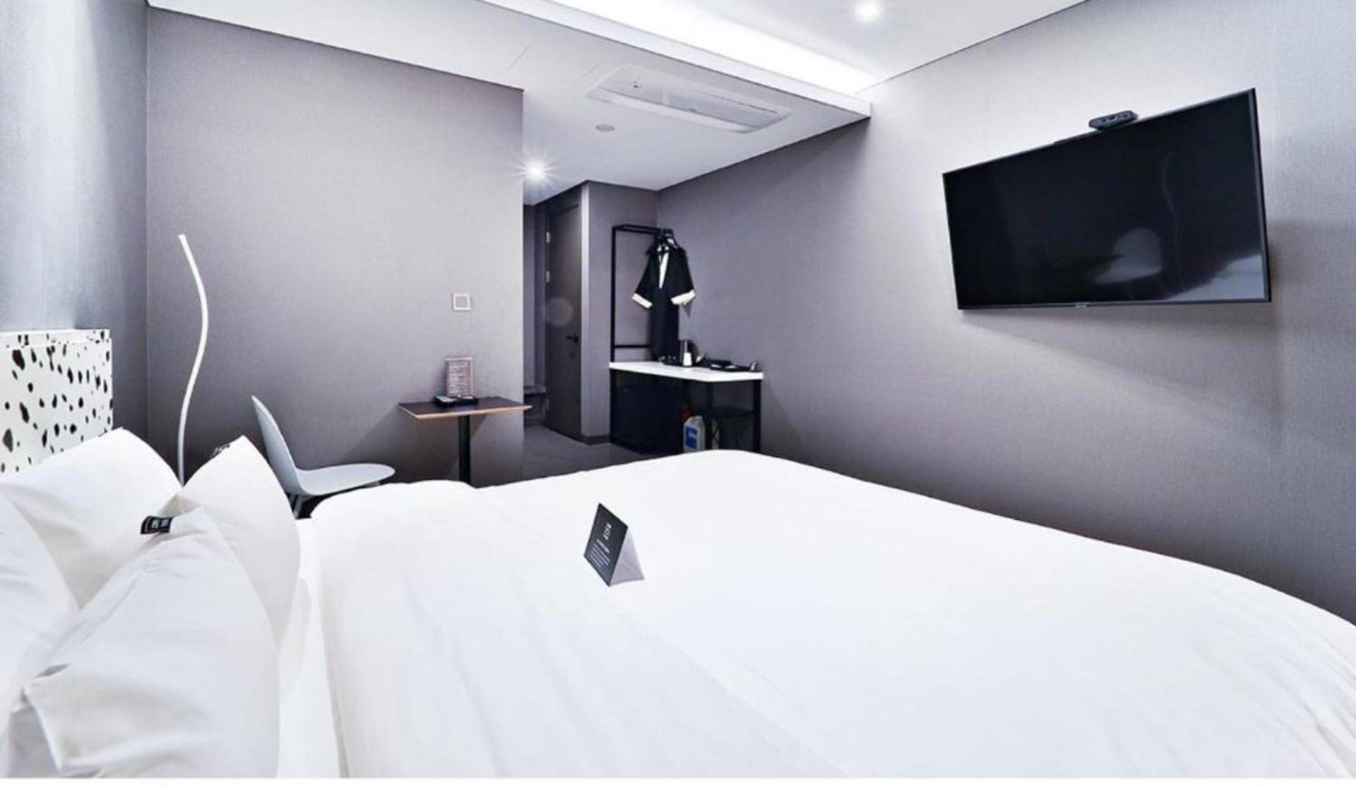 Standard Double Room - Photo 6
