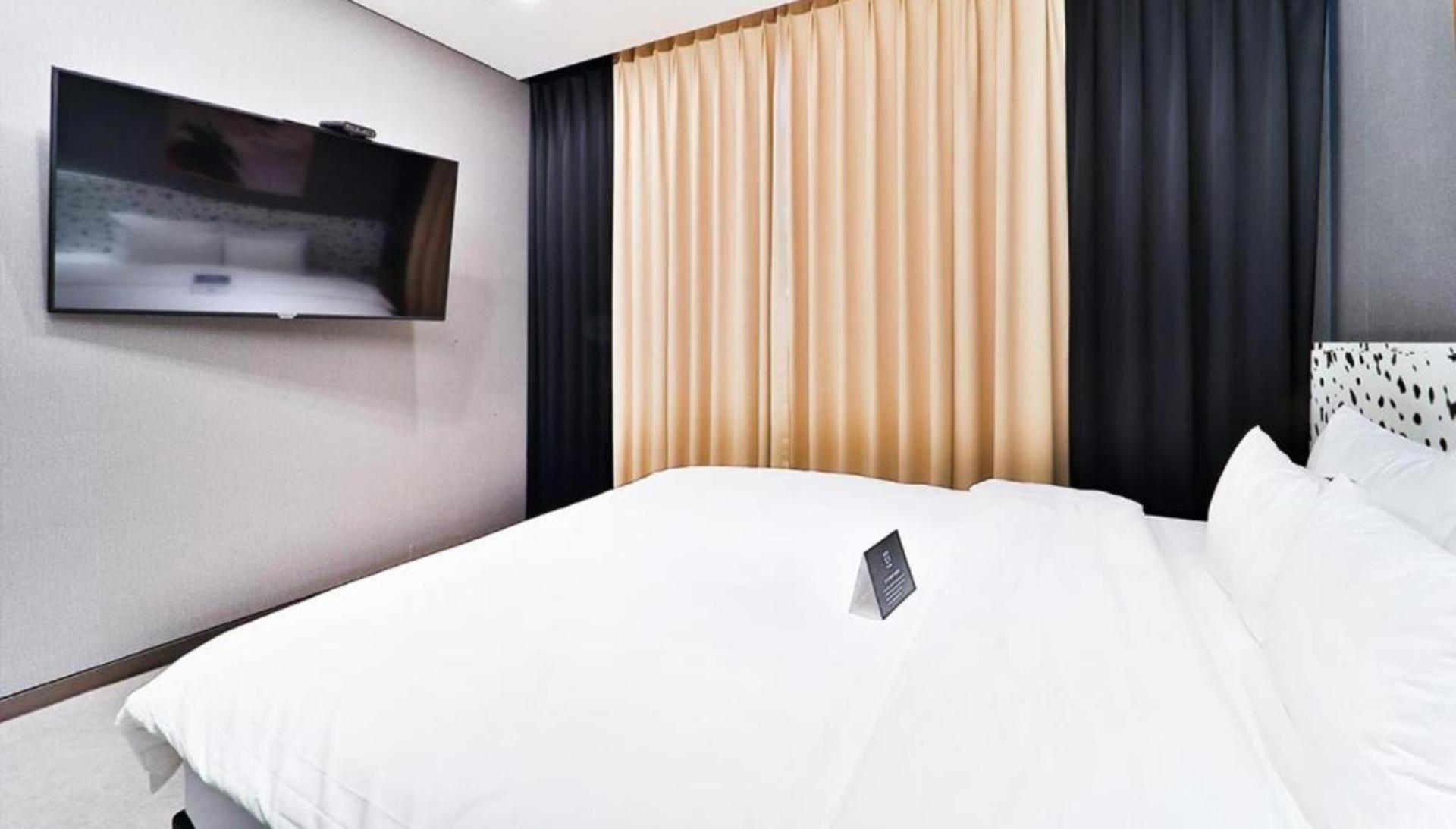 Standard Double Room - Photo 7