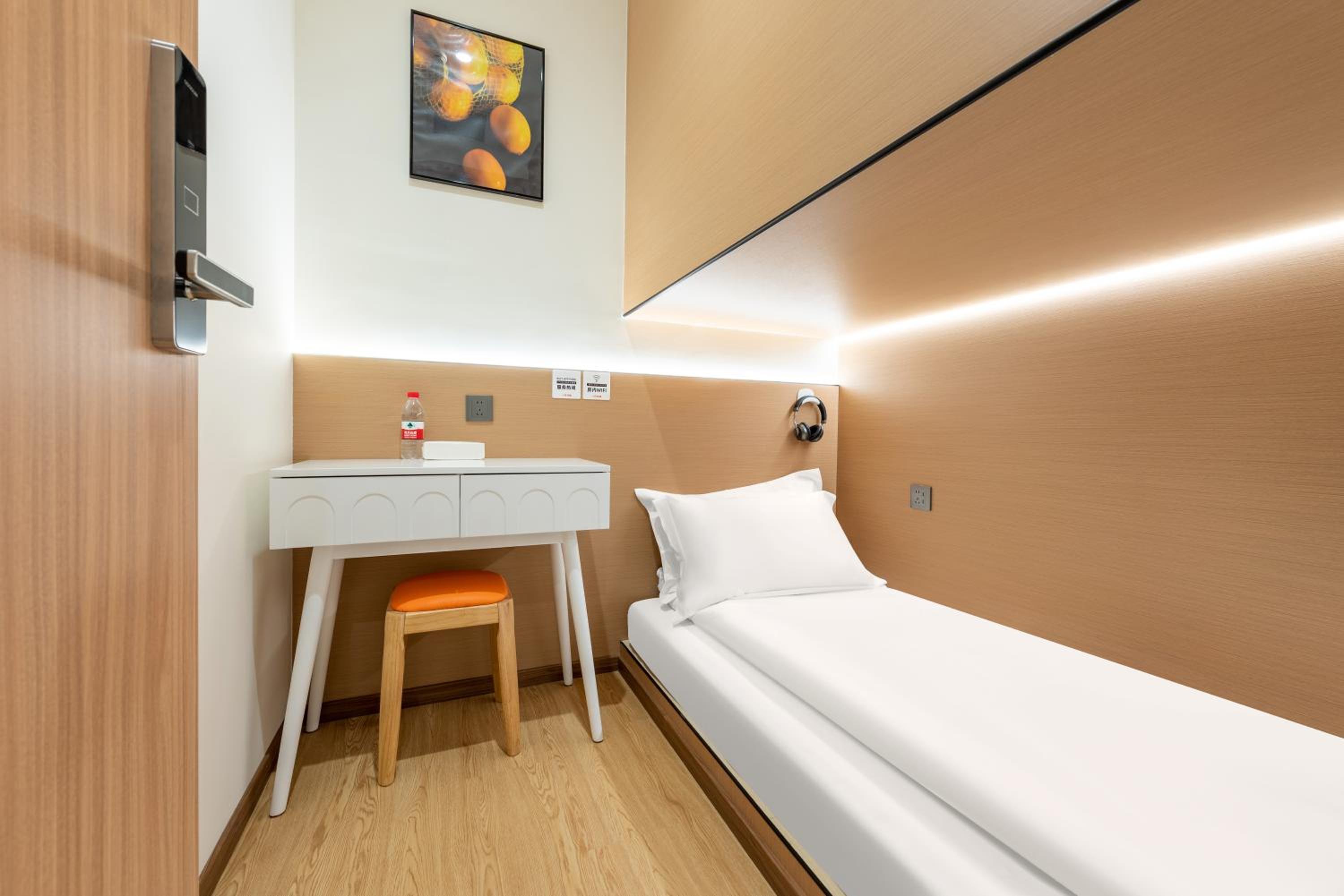 Guestroom Single Room - Lower bunk Shared bathroom No Window