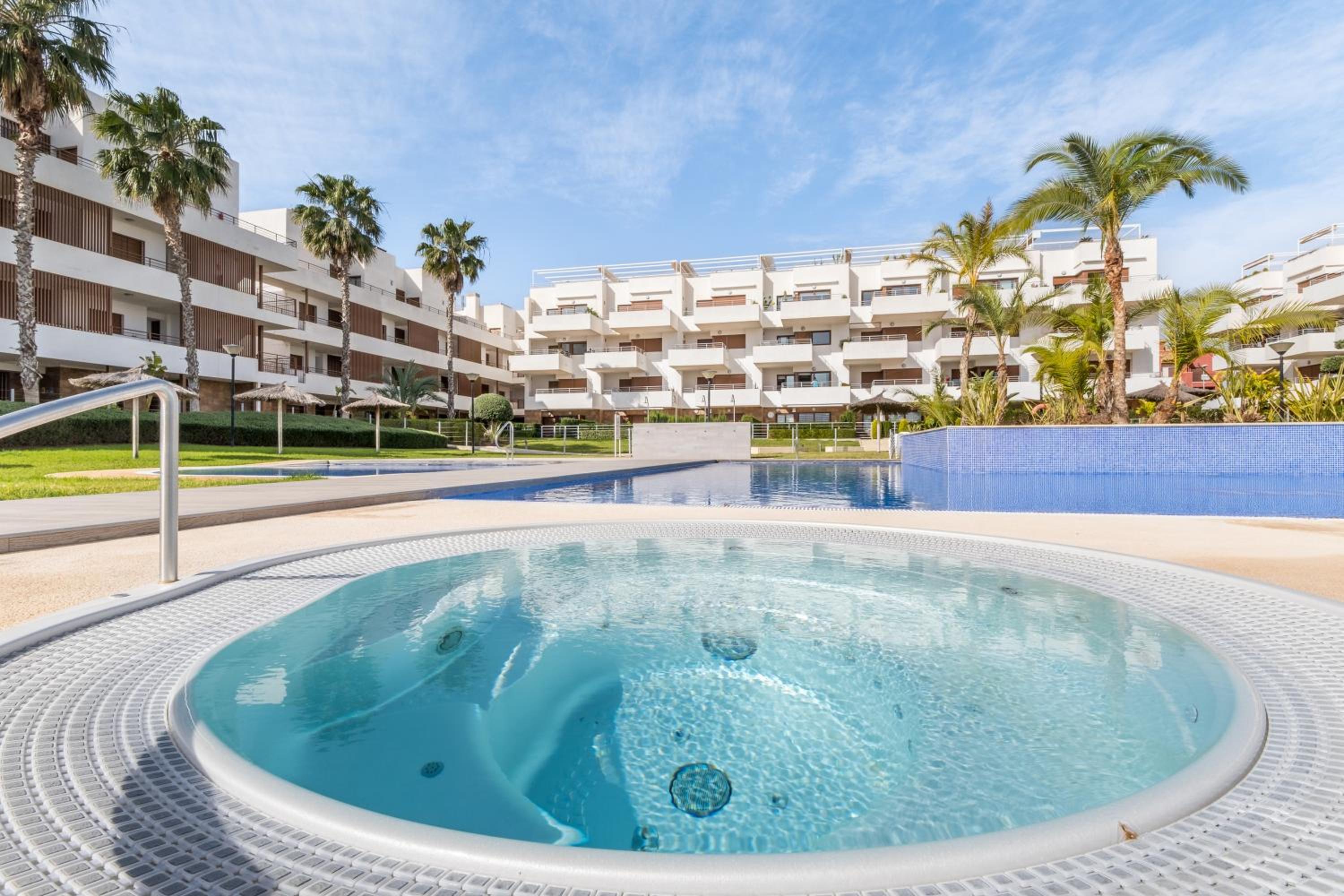 Two-Bedroom Deluxe Apartment with Garden View photo 2