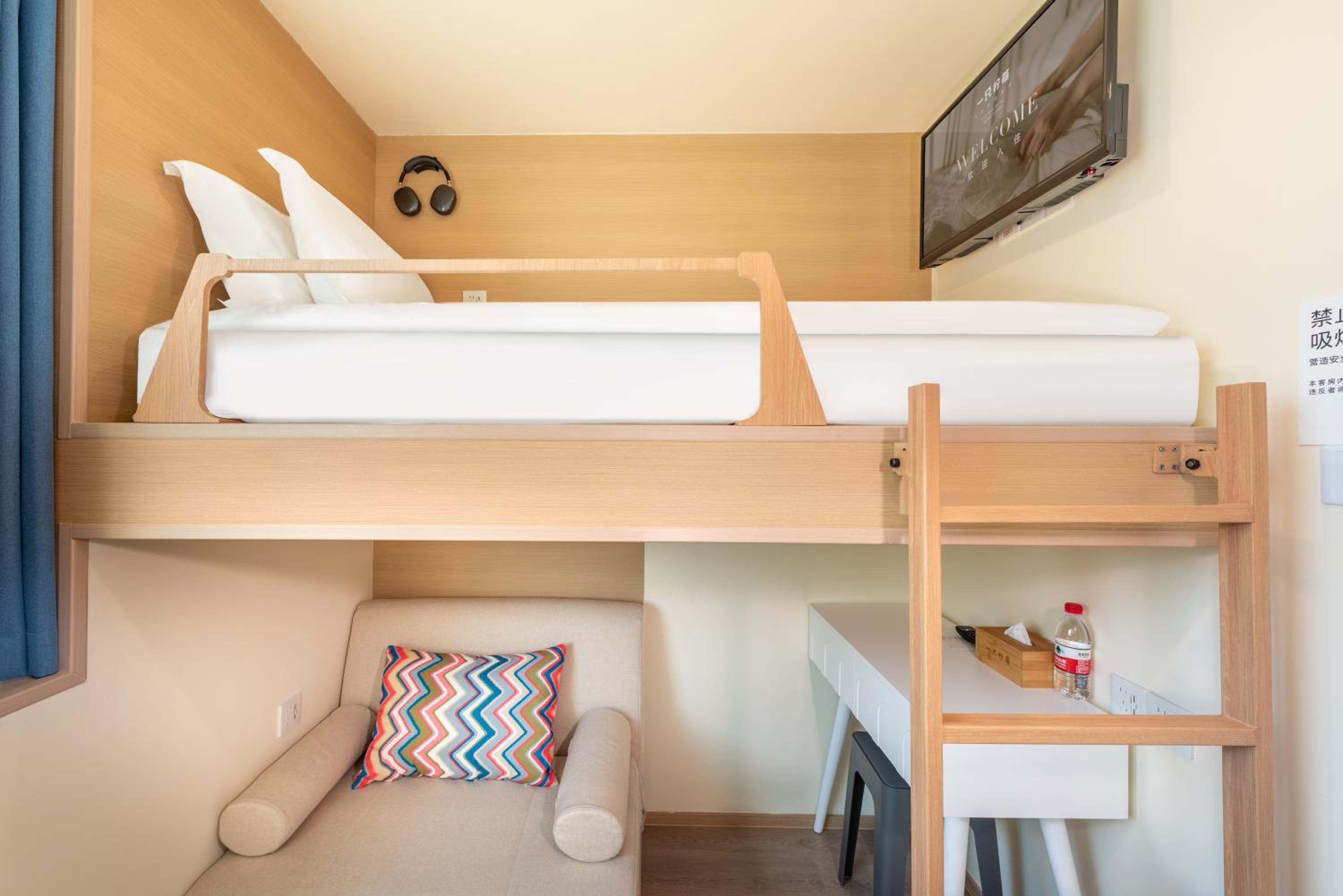 Cozy View Single Room -Upper bunk