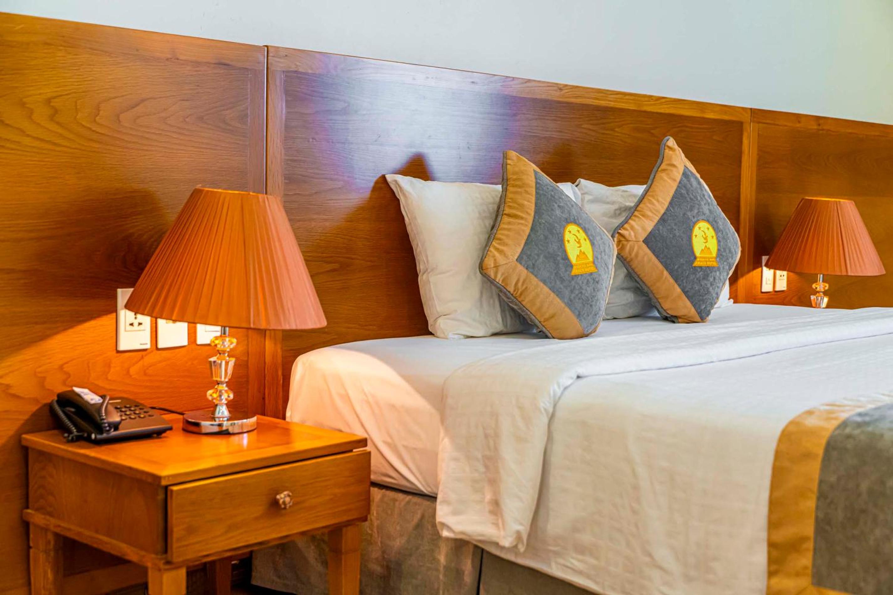 Deluxe Double Room - Photo 8
