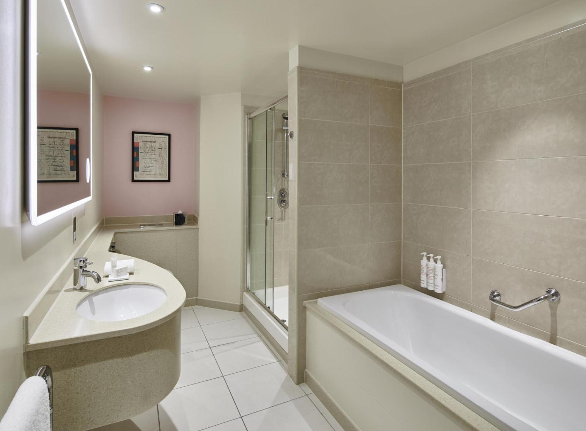 Deluxe Twin Room - Photo 2