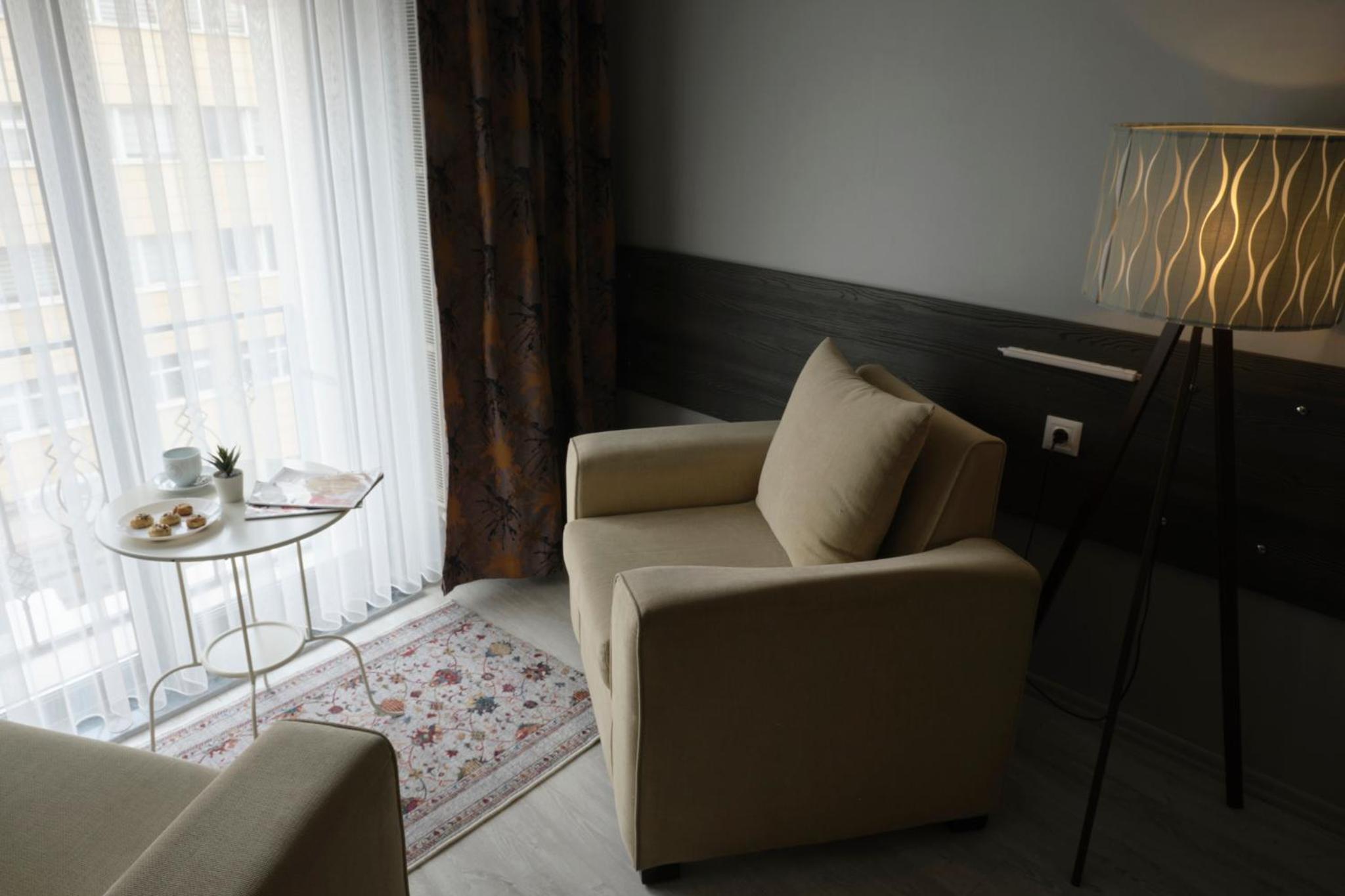Family Room - Photo 11