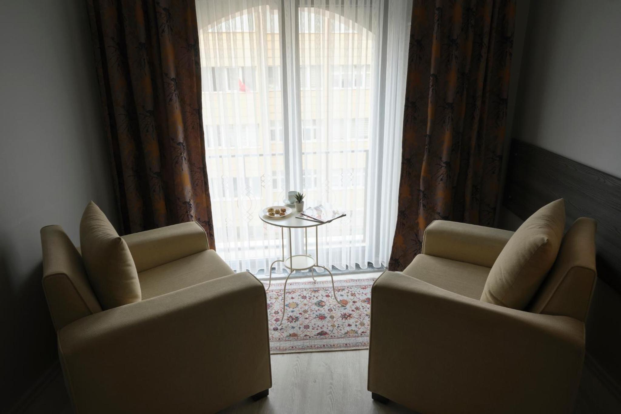 Family Room - Photo 10