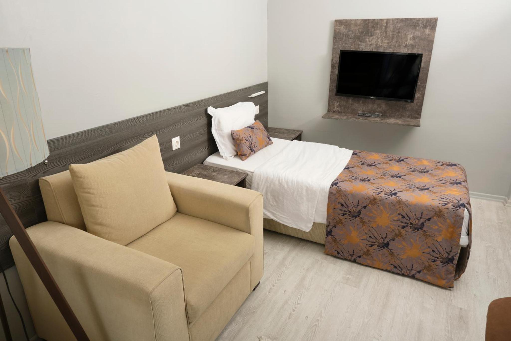 Family Room - Photo 7