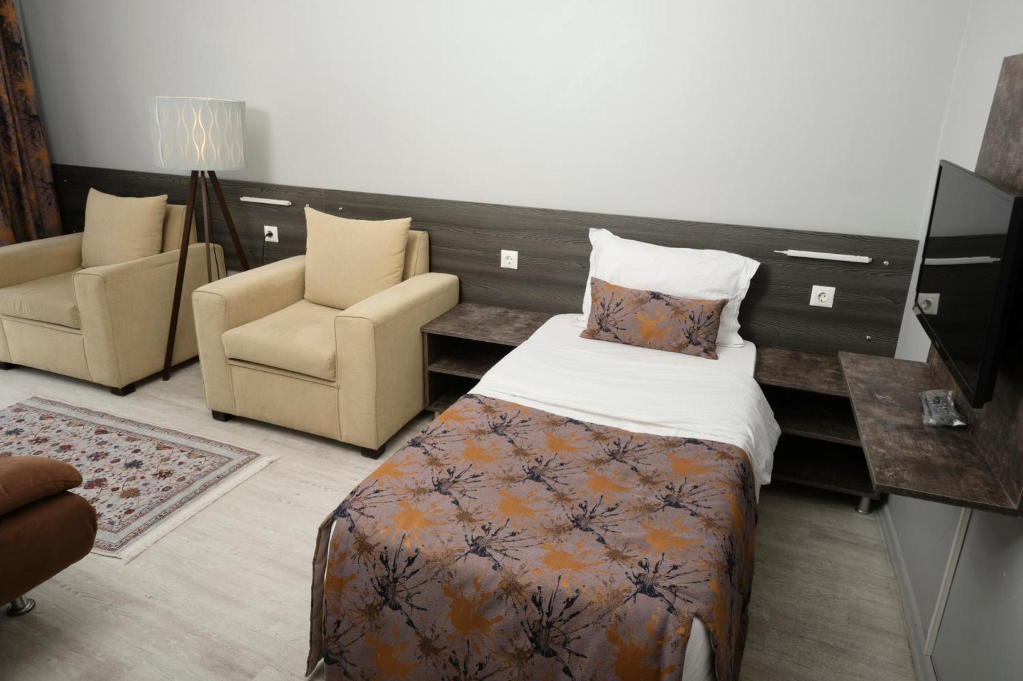 Family Room - Photo 6