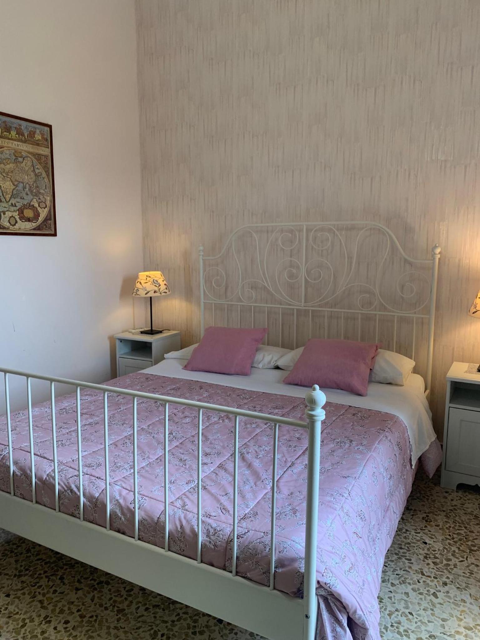 Double Room - Photo 23