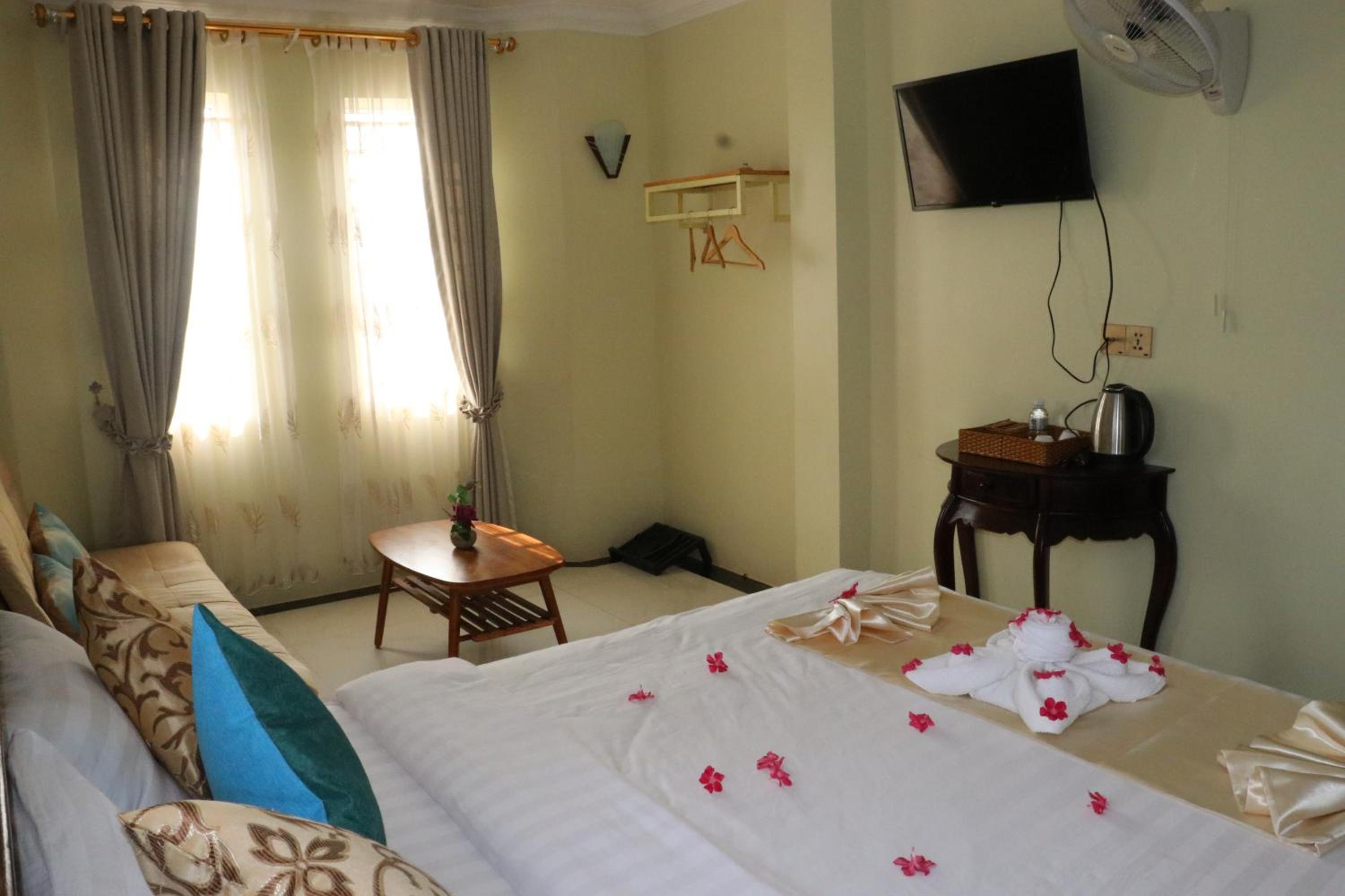 Large Double Room photo 3
