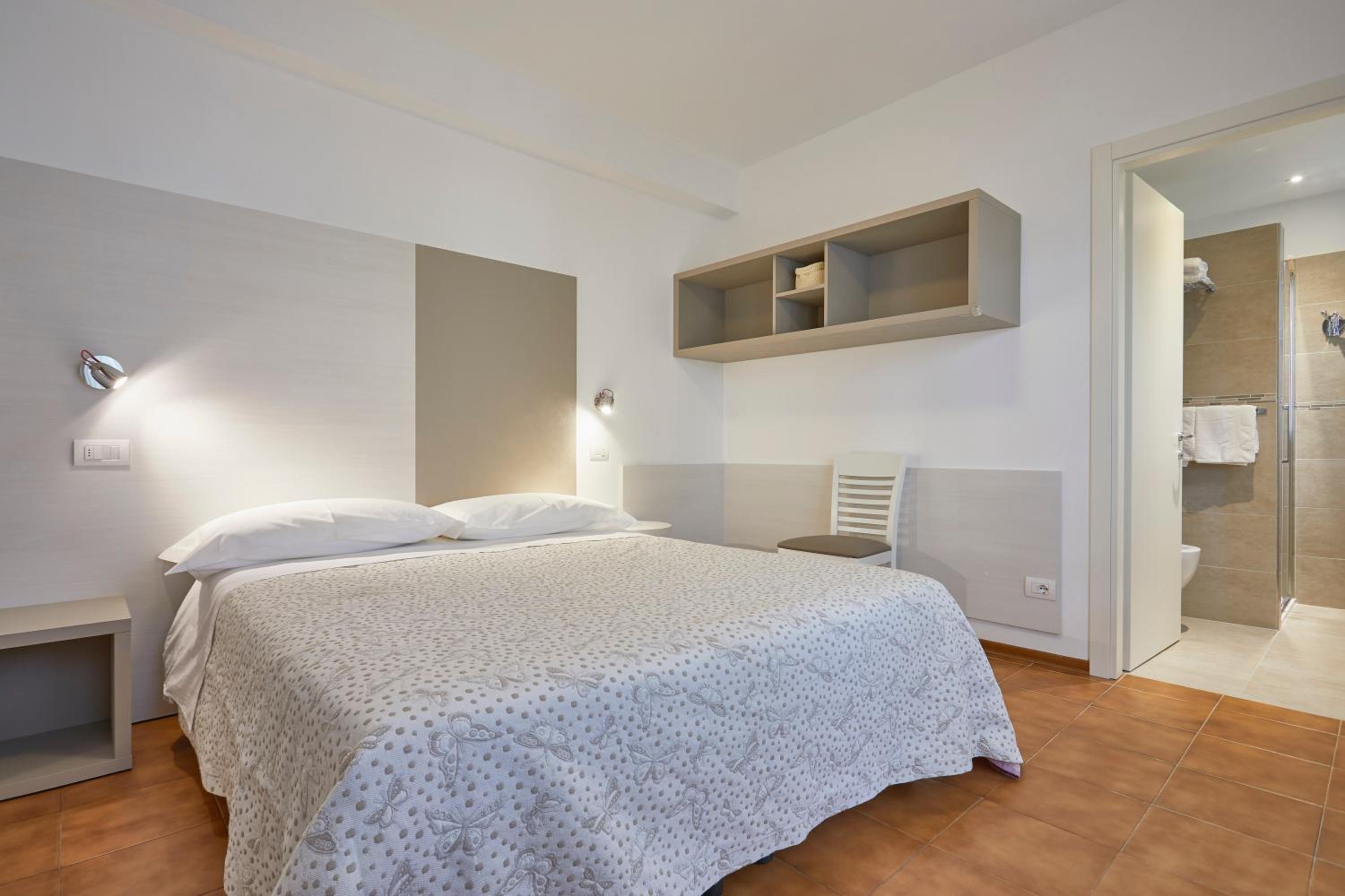 One-Bedroom Apartment photo 2