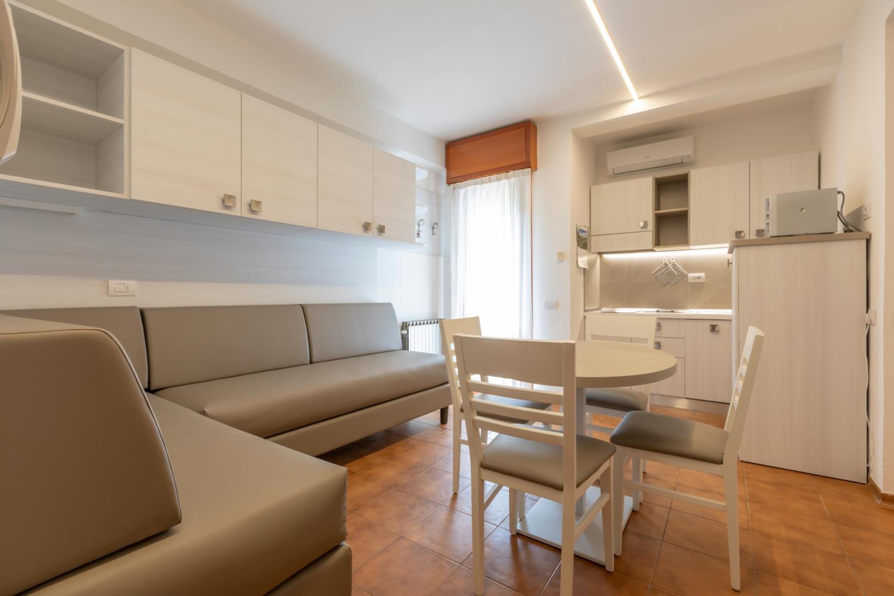 One-Bedroom Apartment photo 1