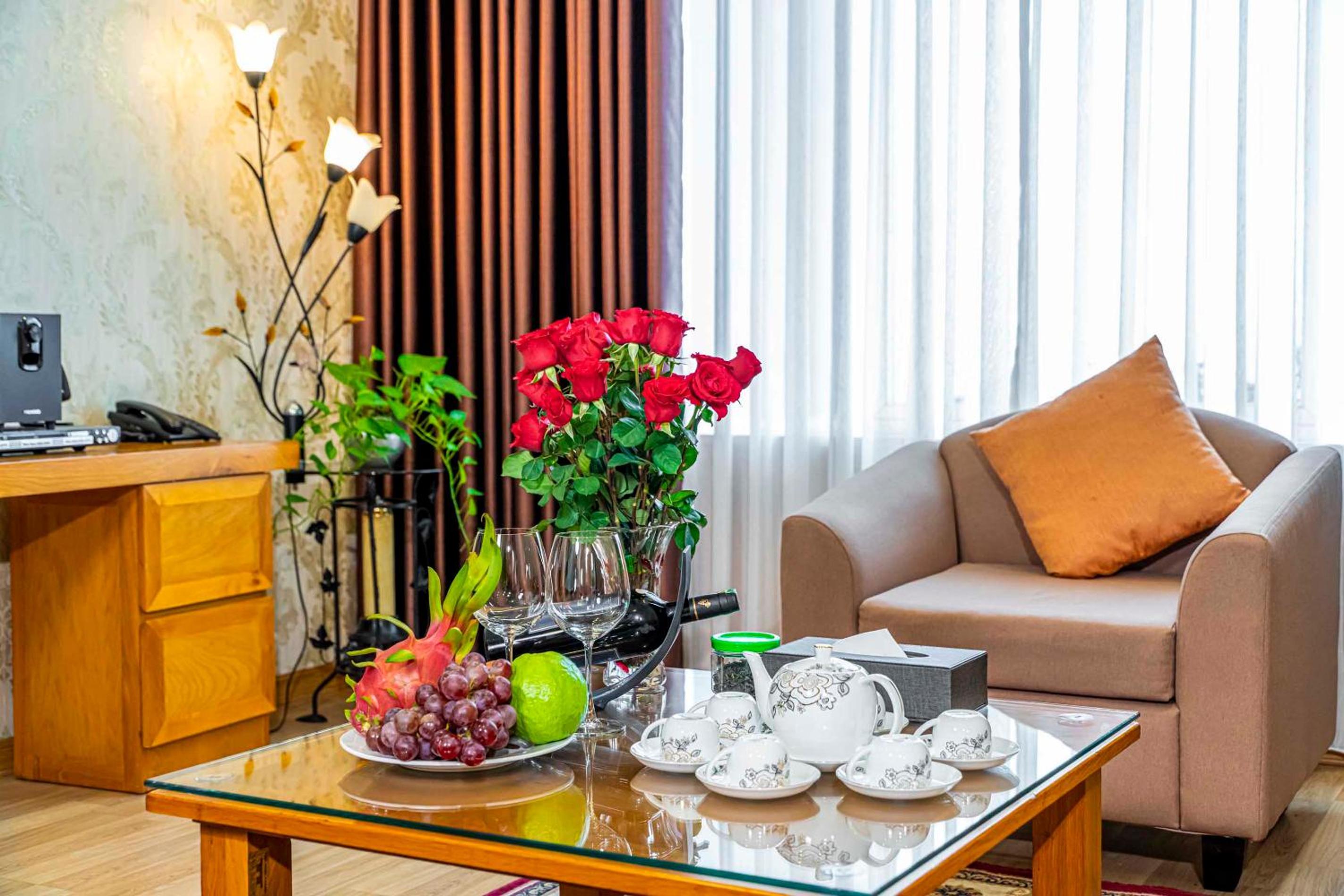 Suite - Photo 8