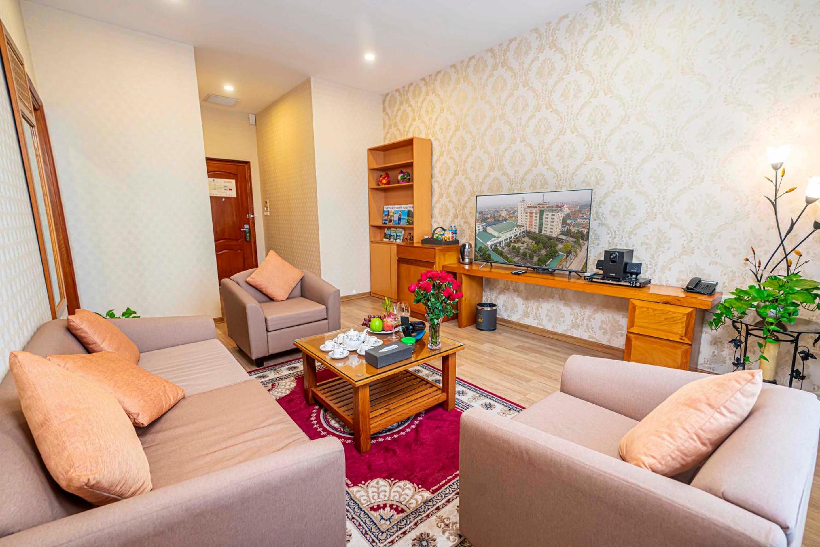Suite - Photo 11