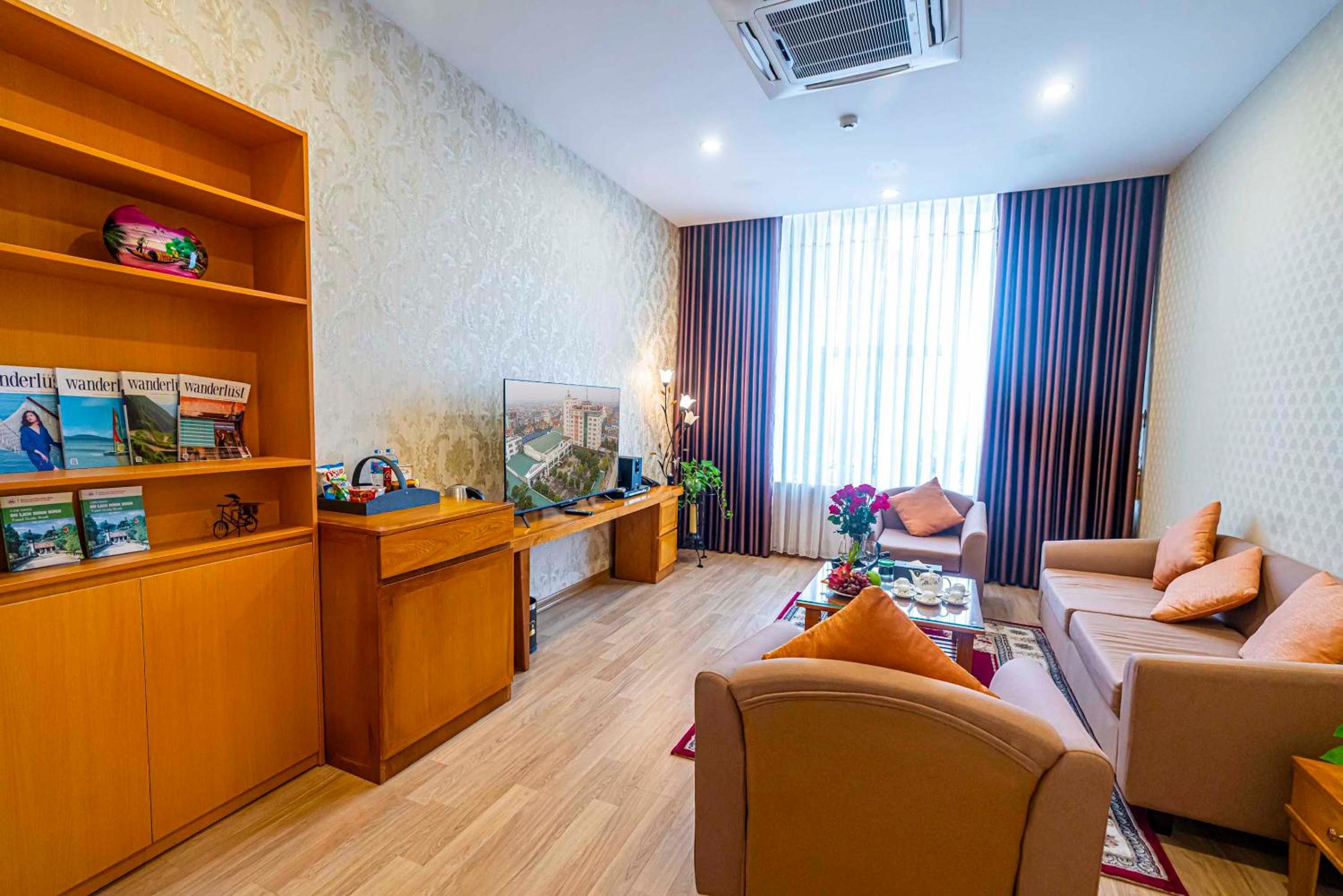 Suite - Photo 12