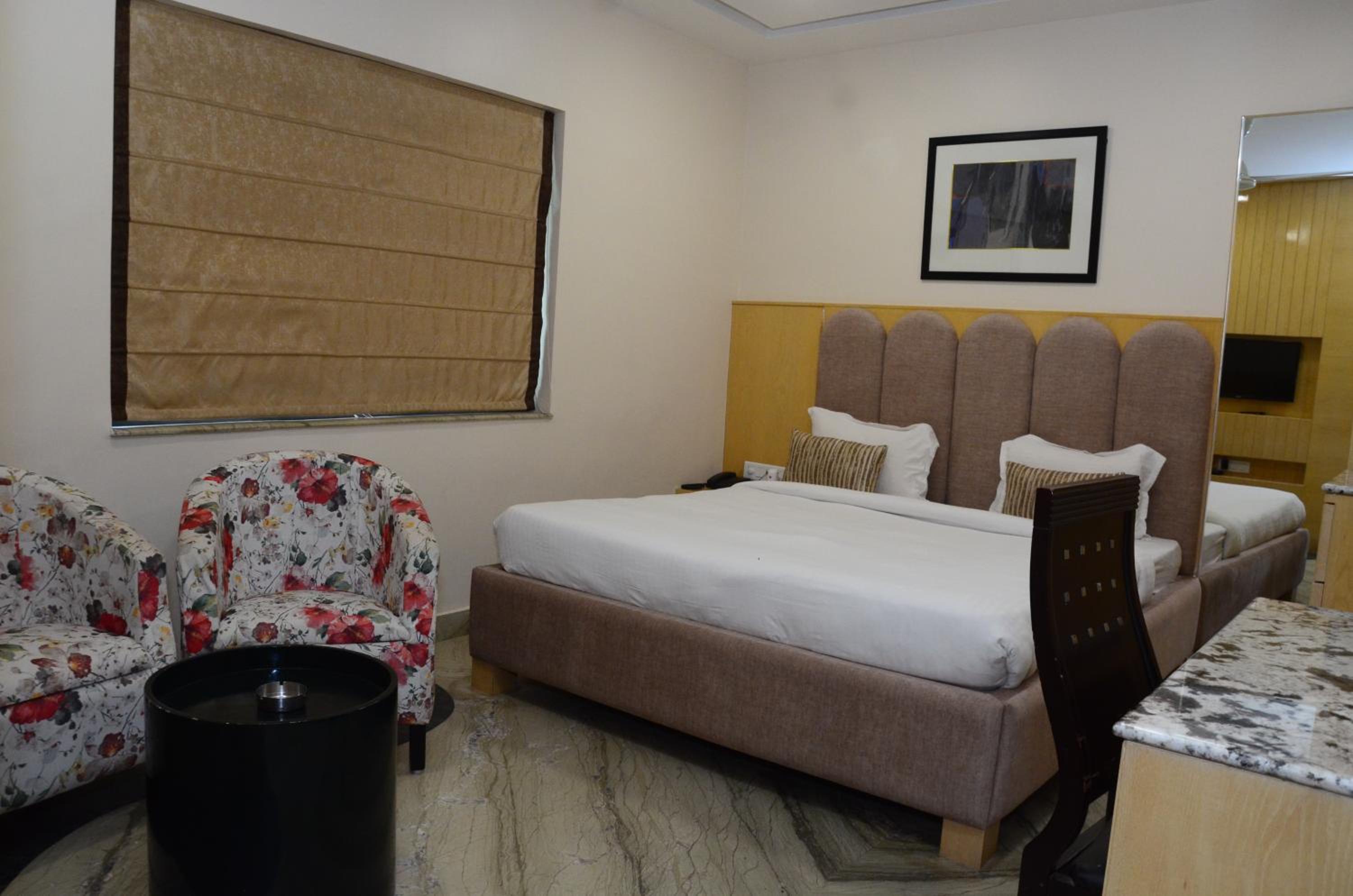 Deluxe Room (2 Adults + 1 Child)
