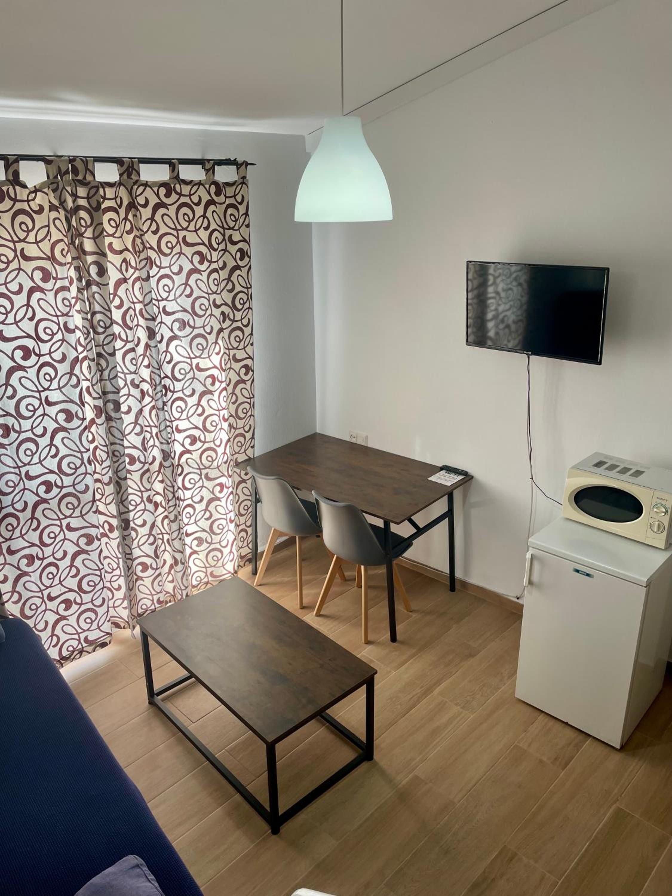 One-Bedroom Apartment - Photo 3
