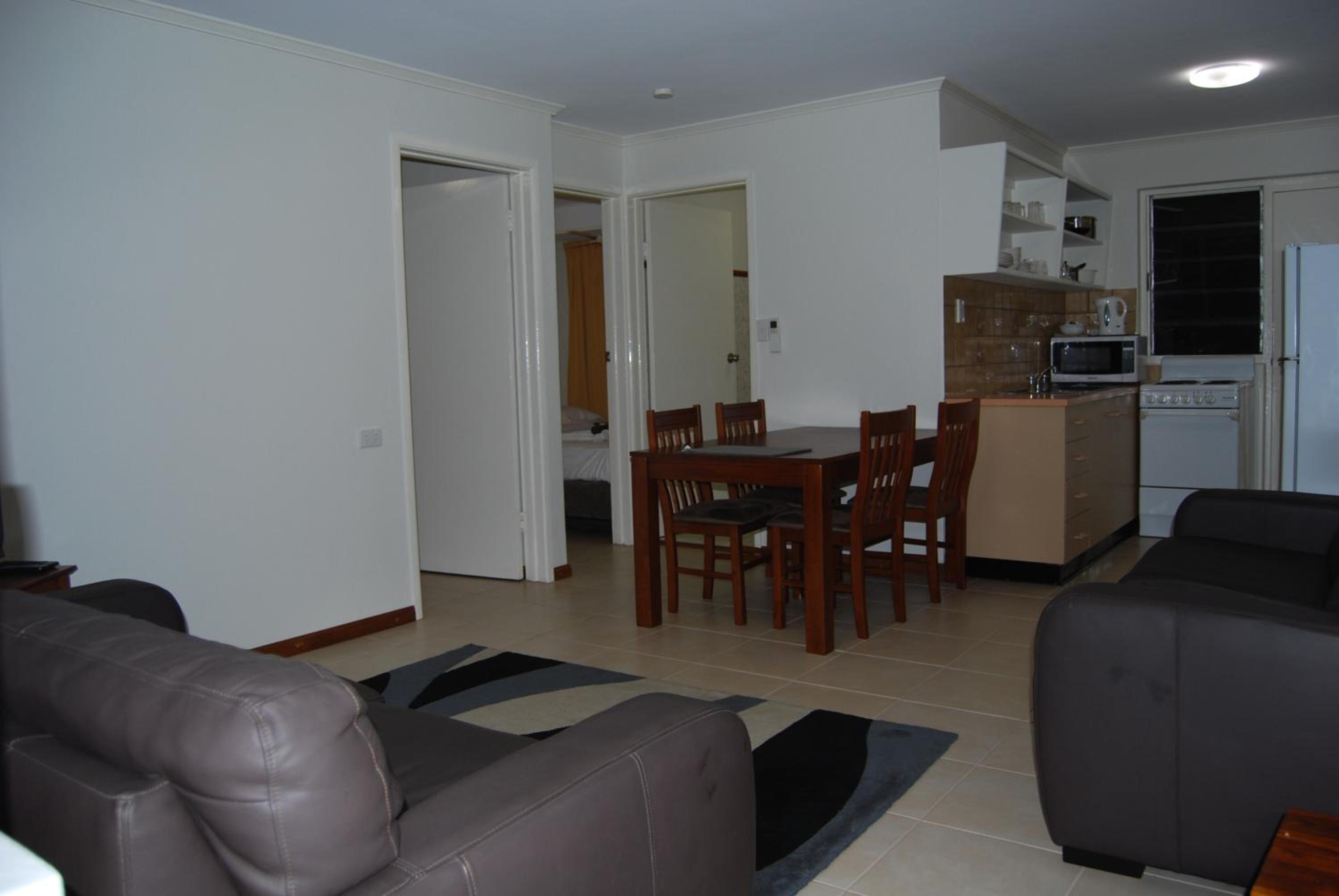 Budget Two-Bedroom Apartment - 4 People photo 3