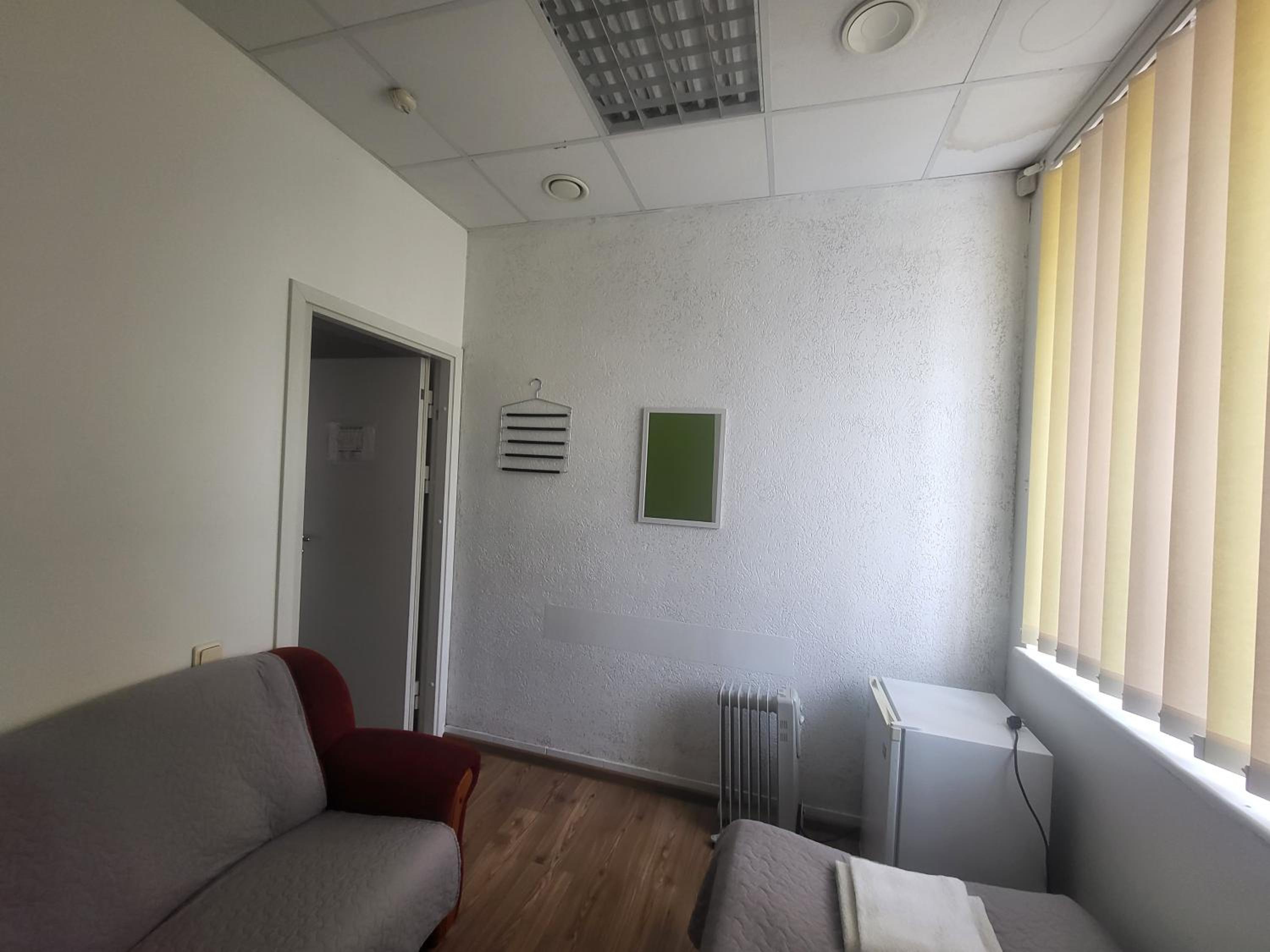 Single Room with Shared Shower and Toilet photo 3