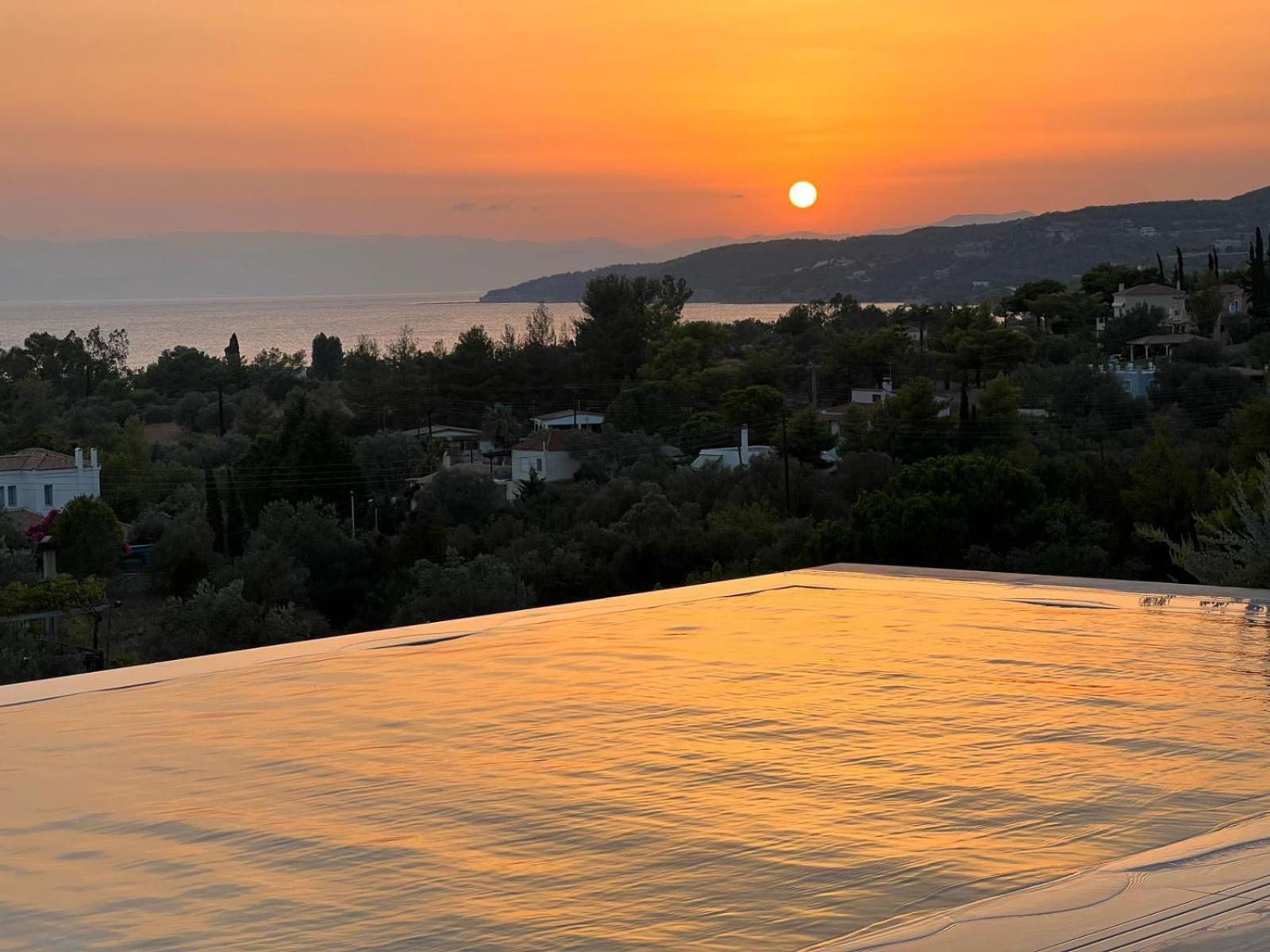 Villa With Private Pool photo 2