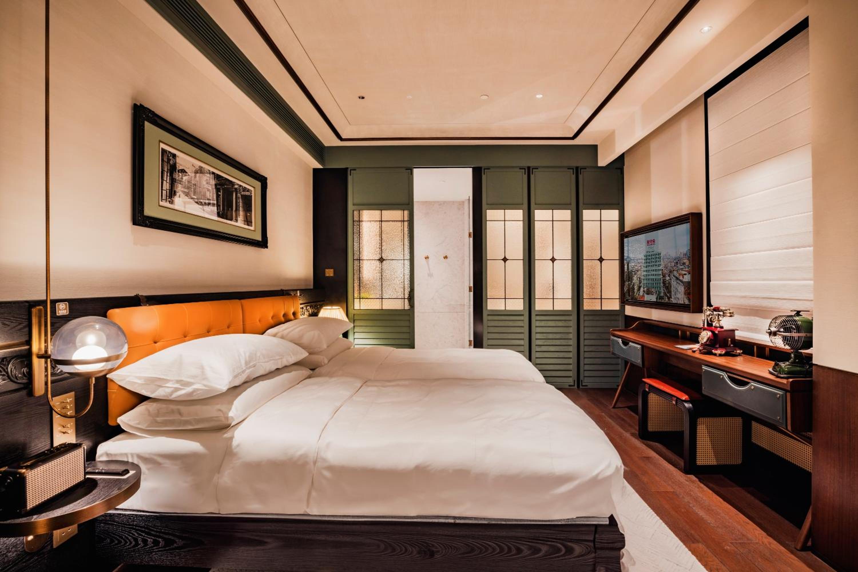 Twin Room with View