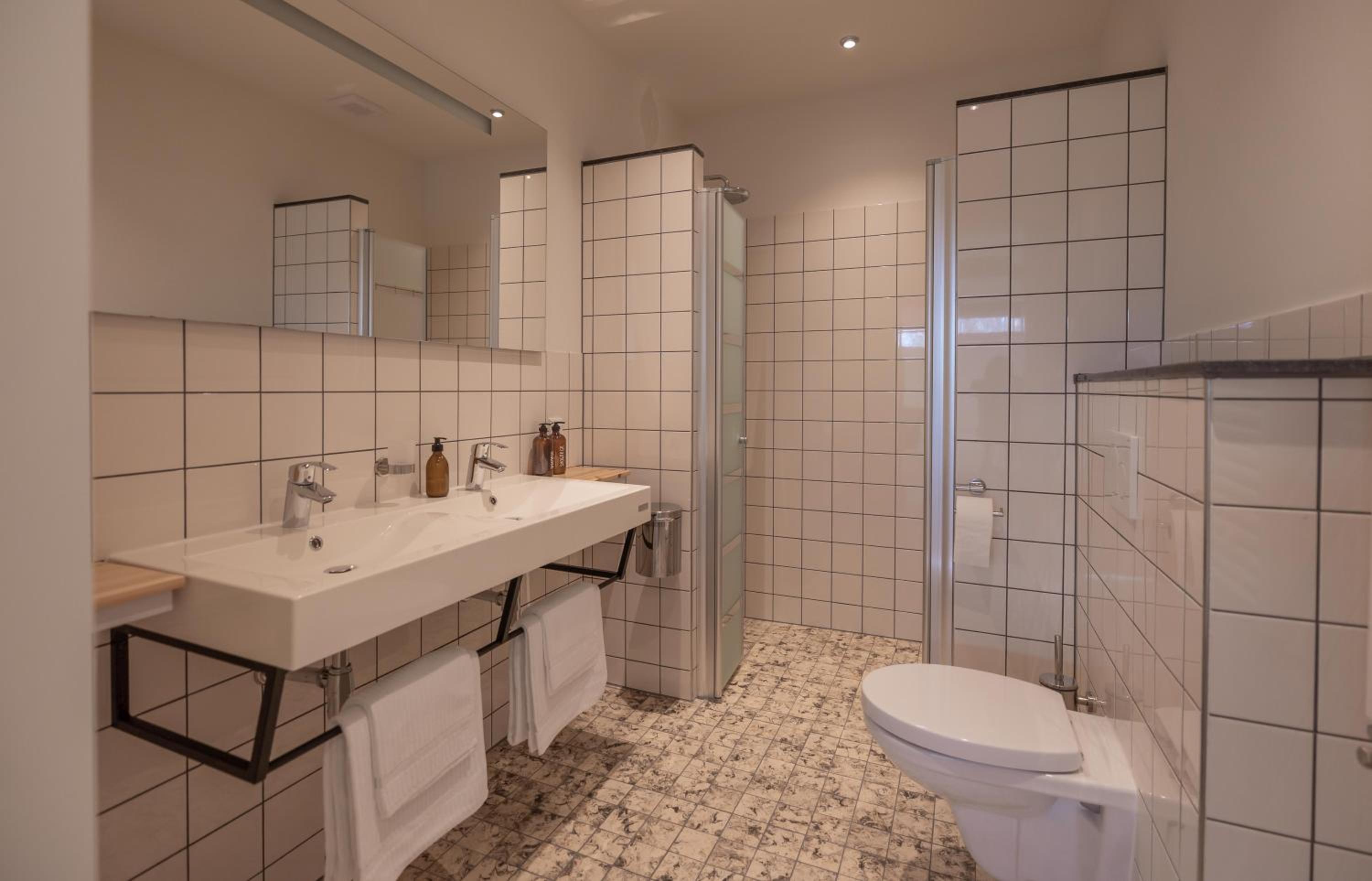 Deluxe Double Room (2 Adults + 1 Child) photo 3