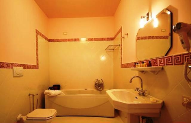 Suite - Photo 2