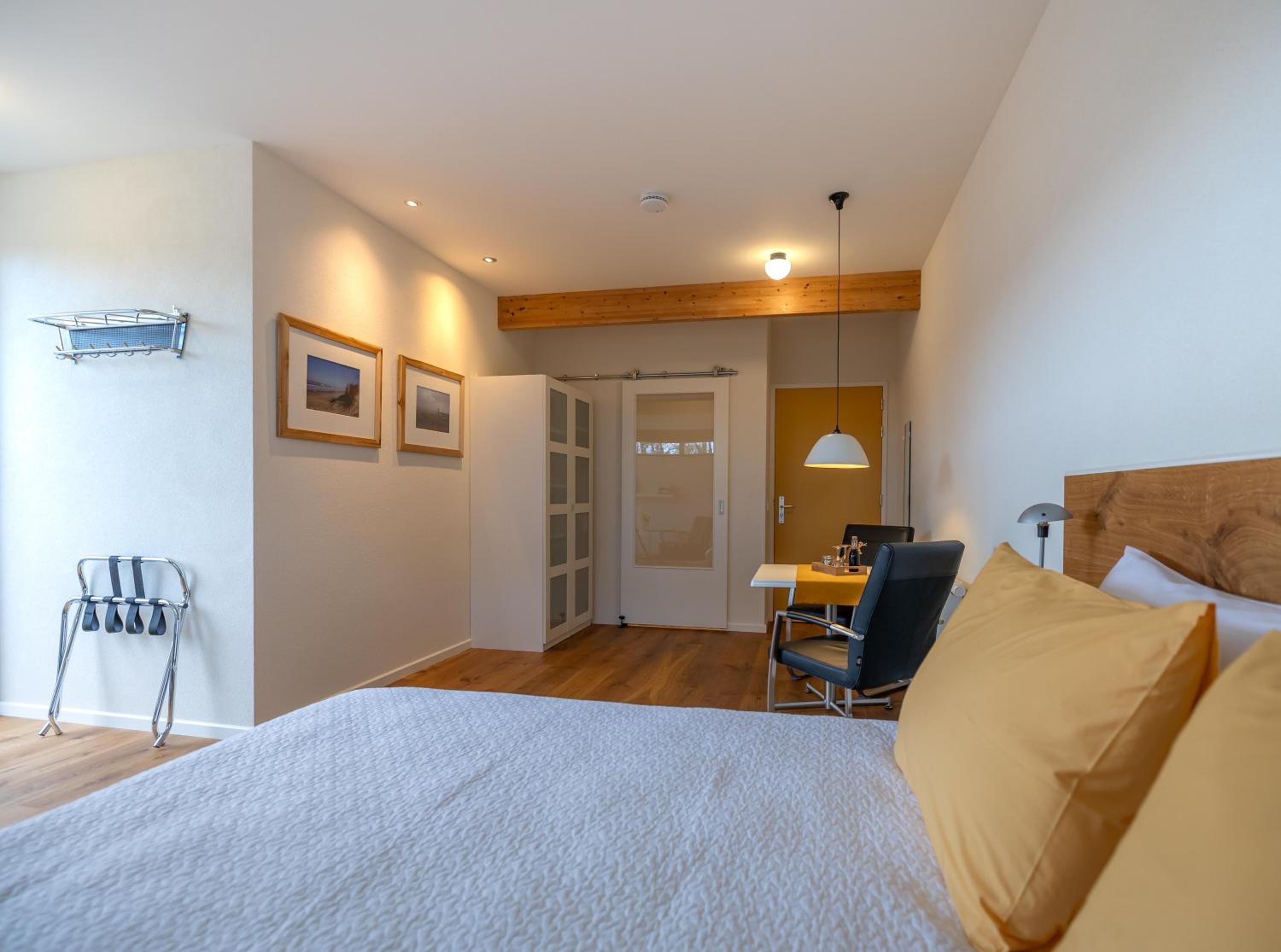 Deluxe Double Room (2 Adults + 1 Child) photo 2