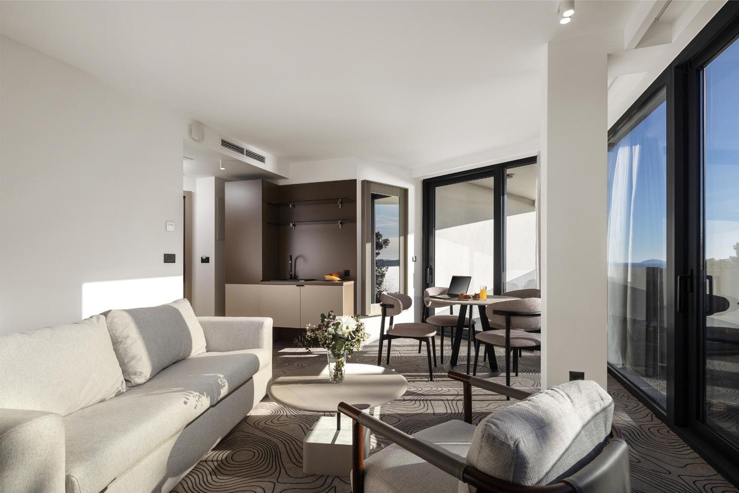 Deluxe Suite with Sea View